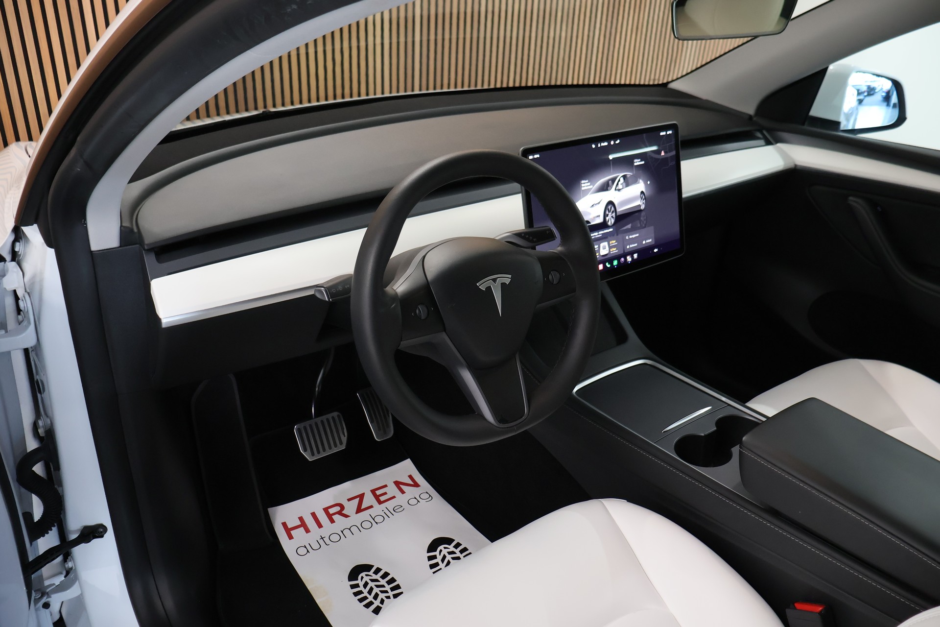 TESLA Model Y Long Range-image-9