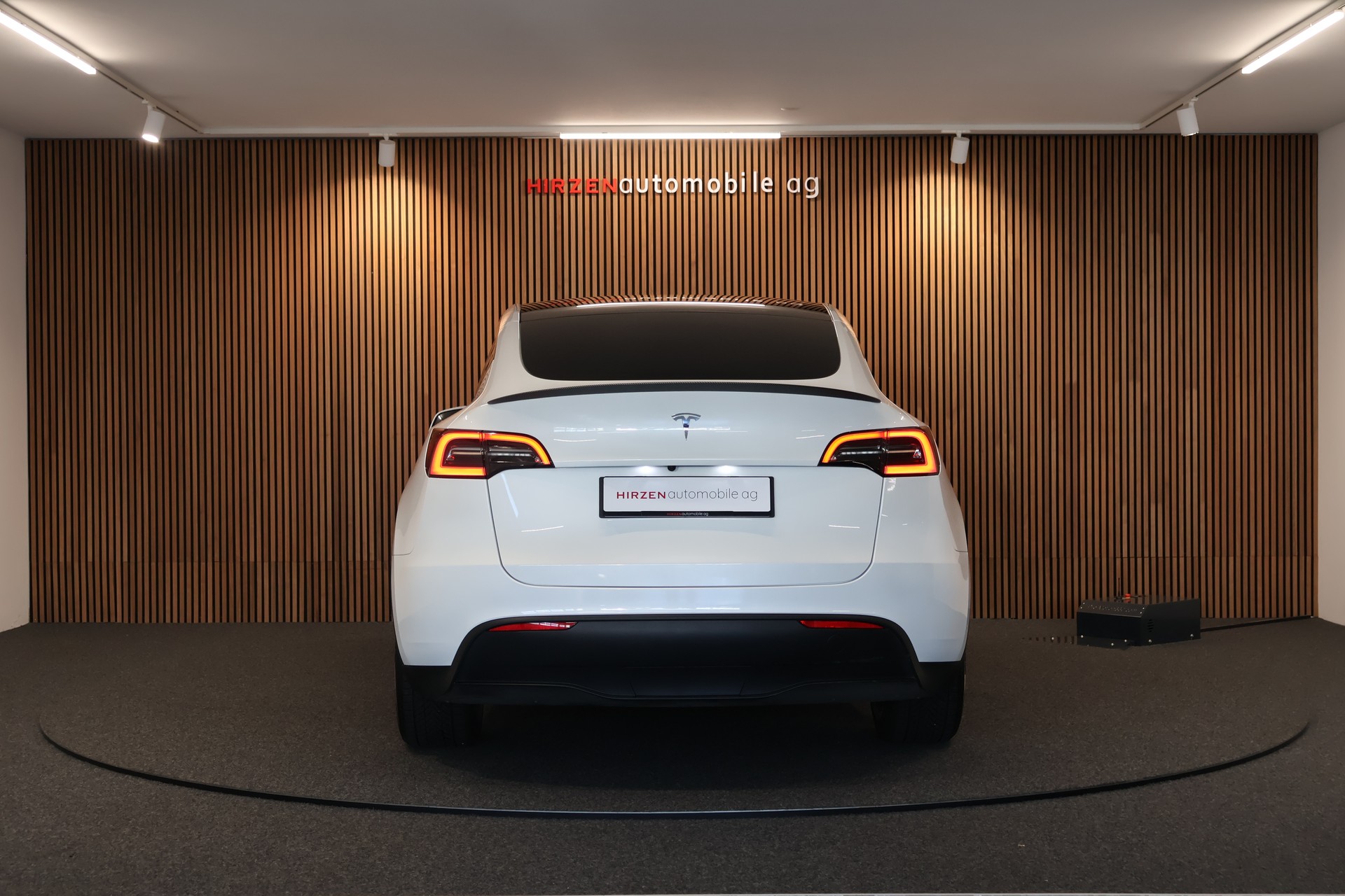 TESLA Model Y Long Range-image-3