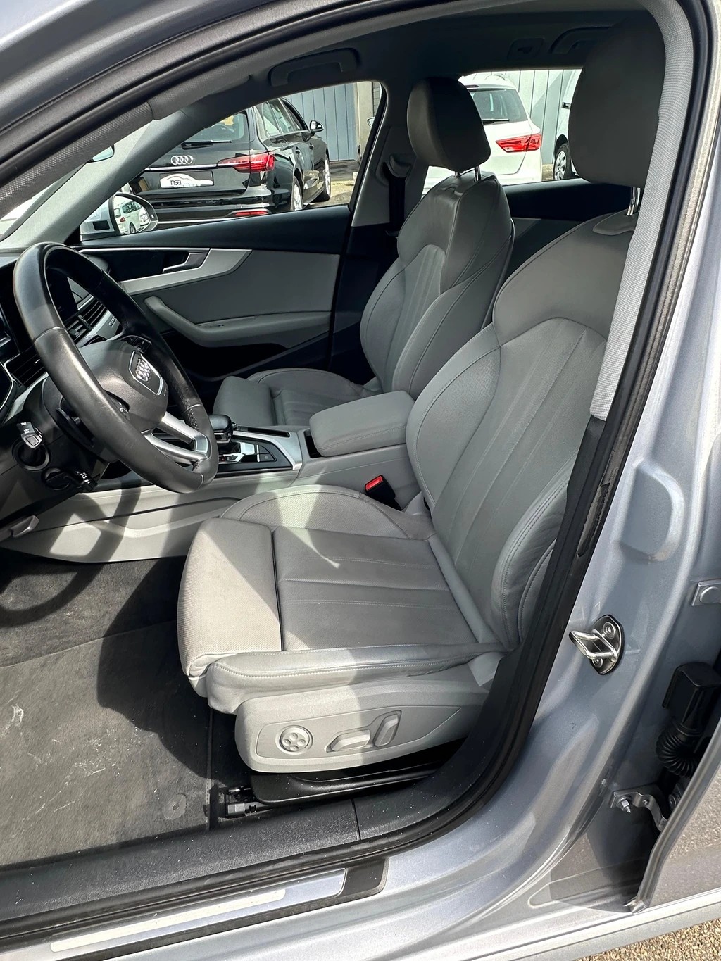 AUDI A4 Avant 40 TDI advanced Attraction quattro S-tronic ** 204 PS ** Voll-Leder ** Gr-Navi ** RF-Kamera ** HUD ** Anh-Kupplung-image-11