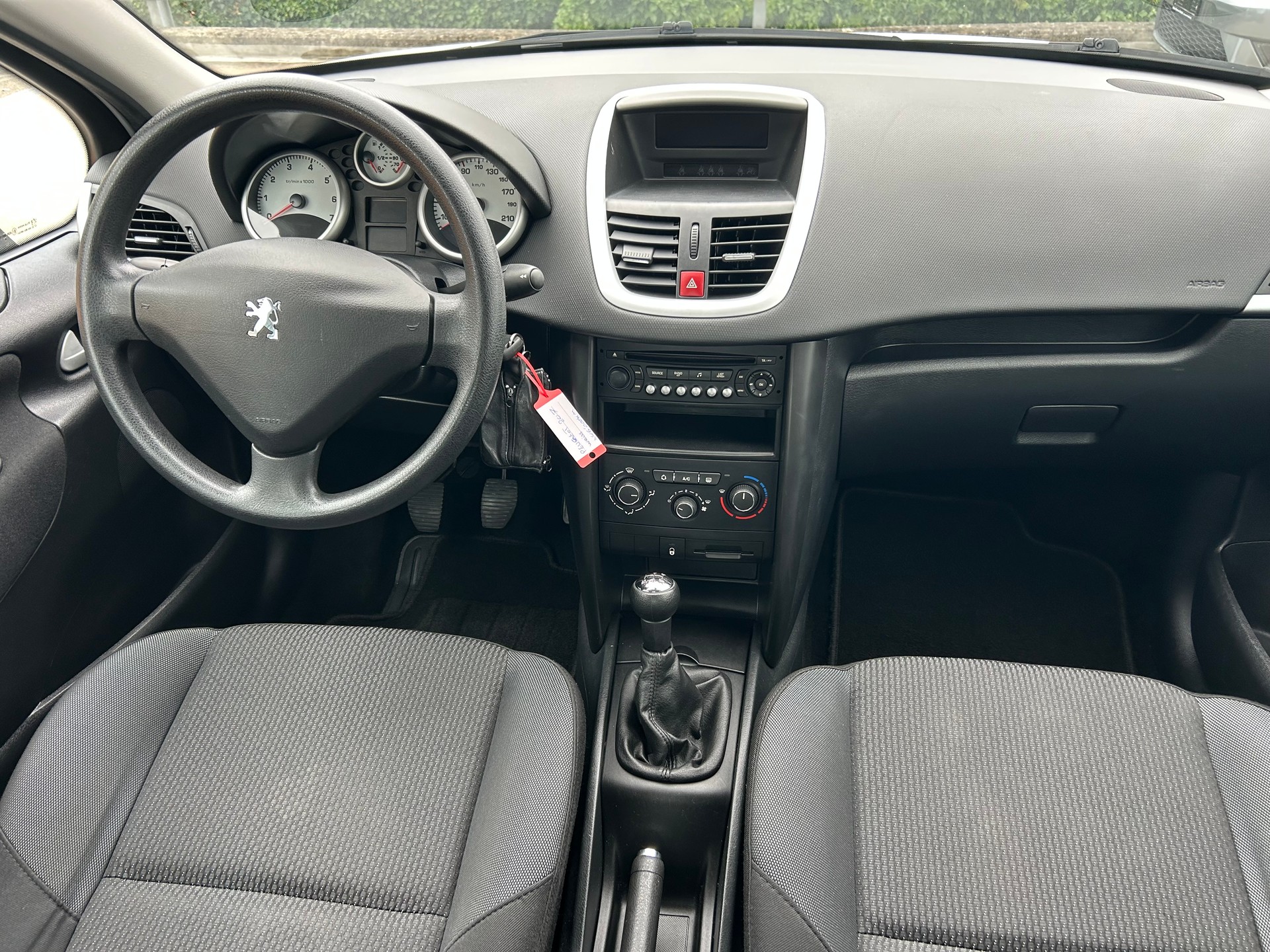 PEUGEOT 207 1.4 16V Trendy Clim-image-7