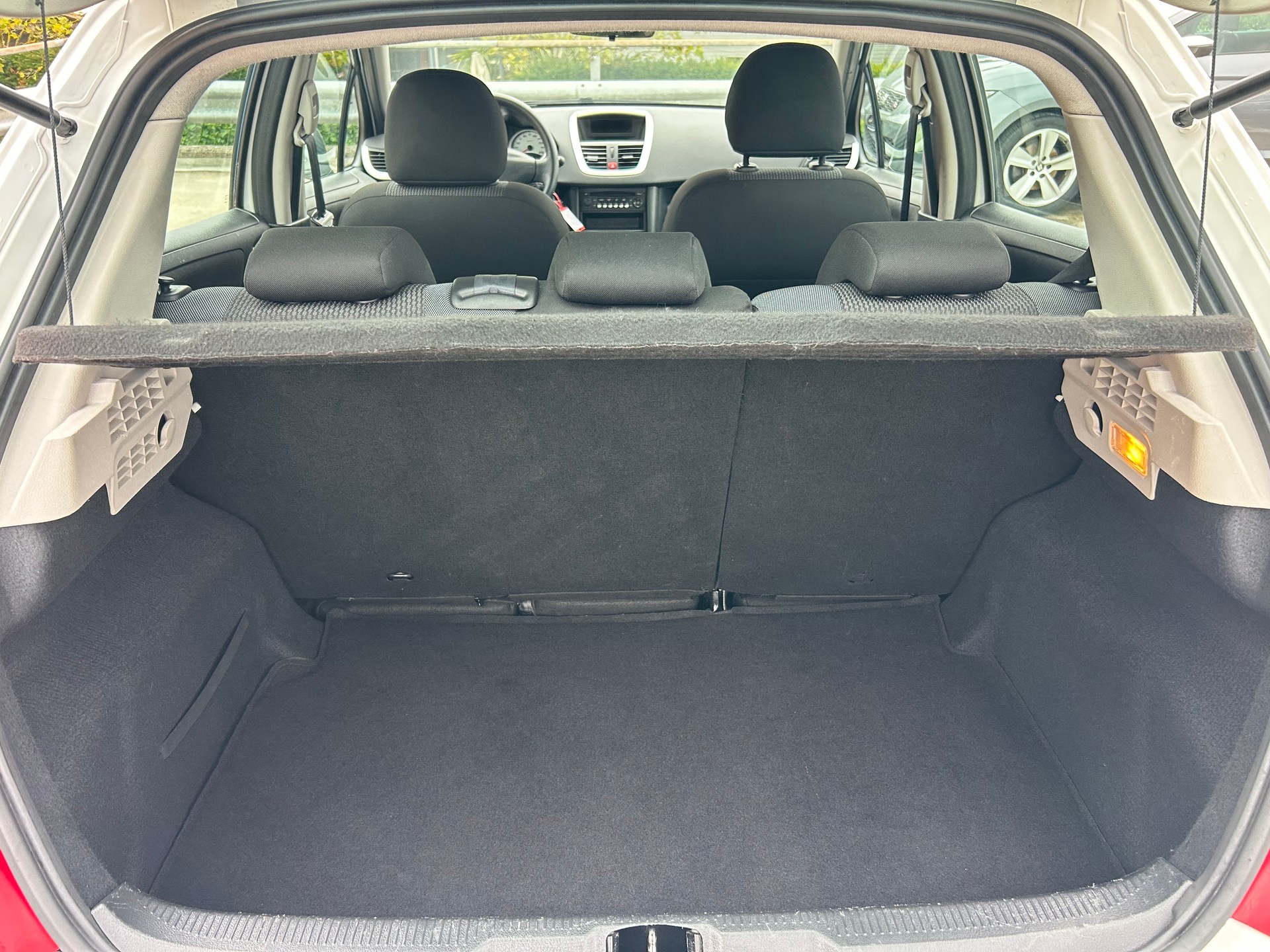 PEUGEOT 207 1.4 16V Trendy Clim-image-10