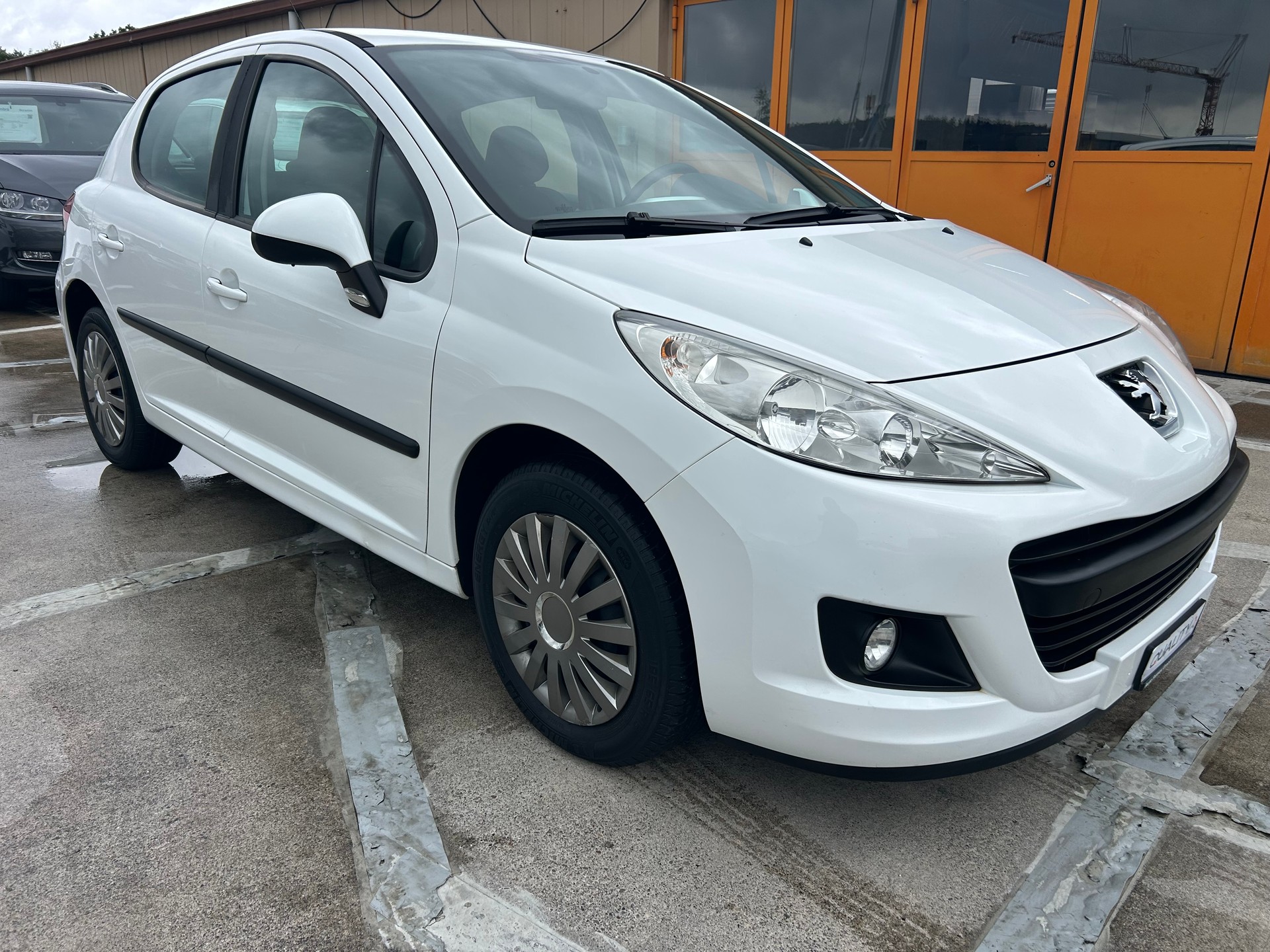 PEUGEOT 207 1.4 16V Trendy Clim-image-5
