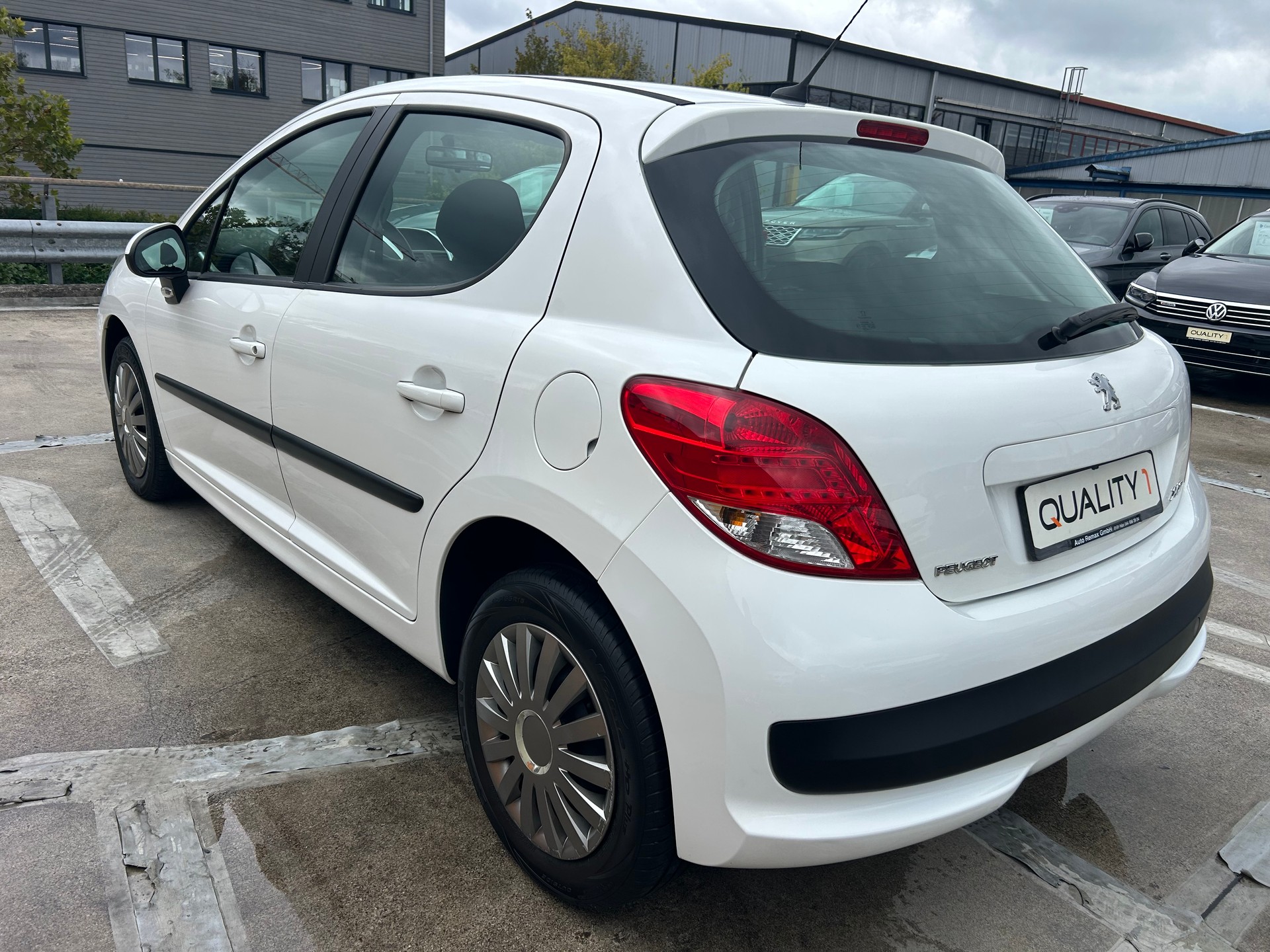 PEUGEOT 207 1.4 16V Trendy Clim-image-2