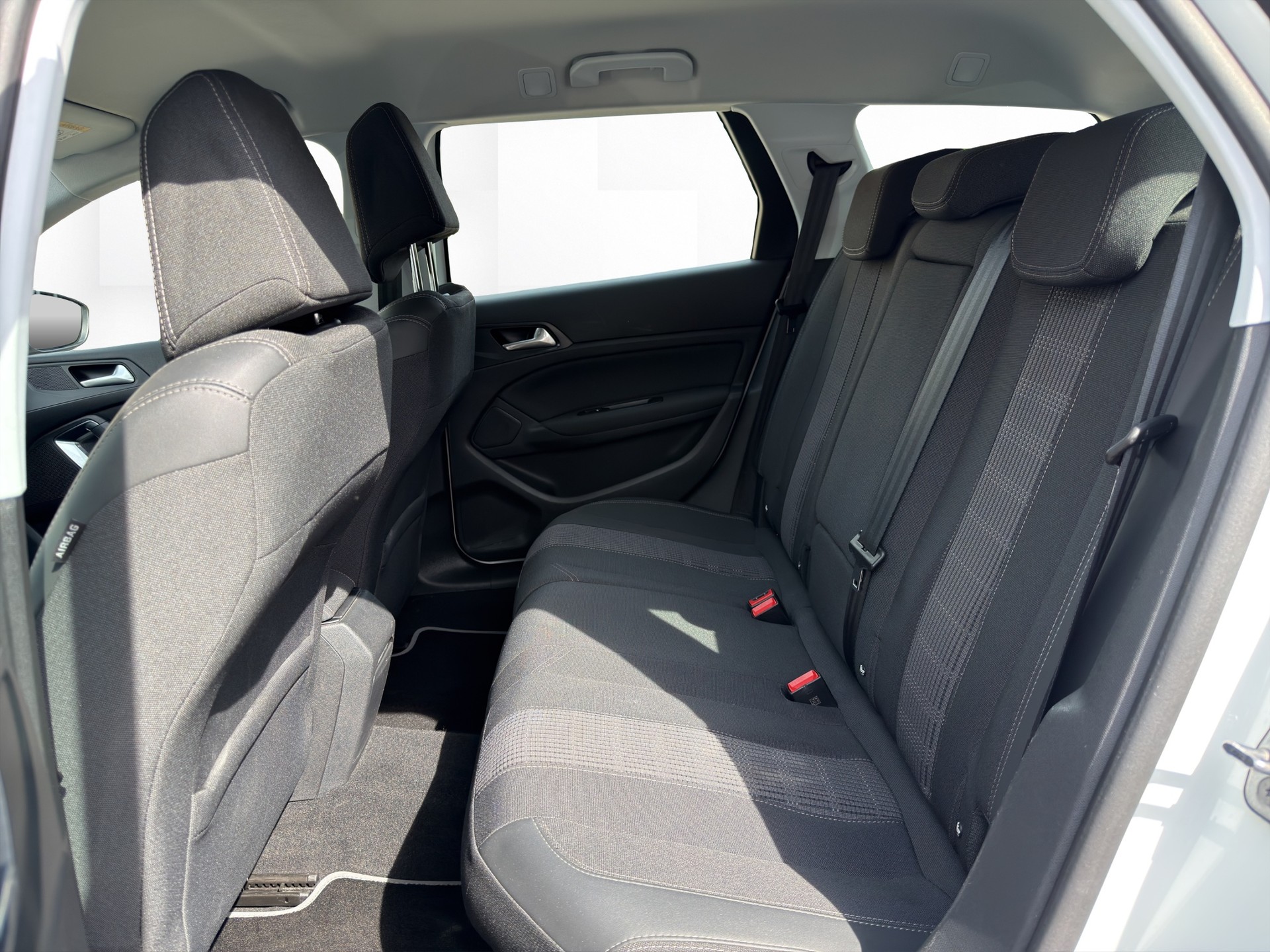 PEUGEOT 308 SW 1.5 BlueHDI Allure EAT8-image-11