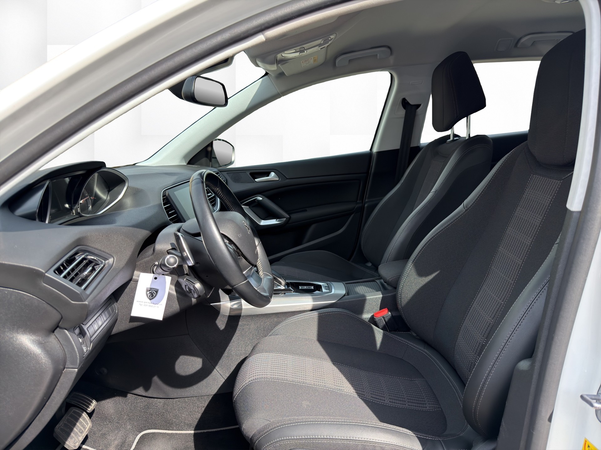 PEUGEOT 308 SW 1.5 BlueHDI Allure EAT8-image-8