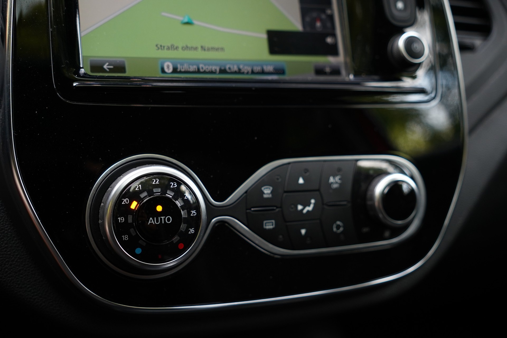 RENAULT Captur 1.2 T 16V Editione One EDC-image-29