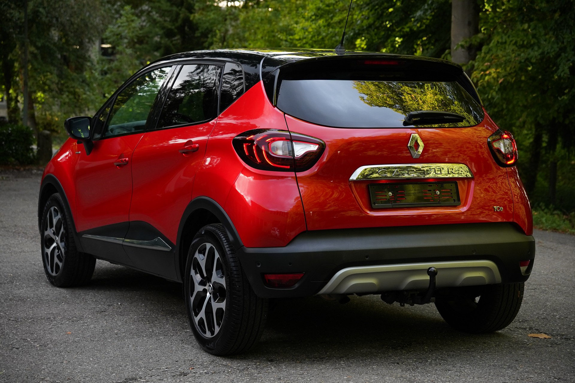 RENAULT Captur 1.2 T 16V Editione One EDC-image-4