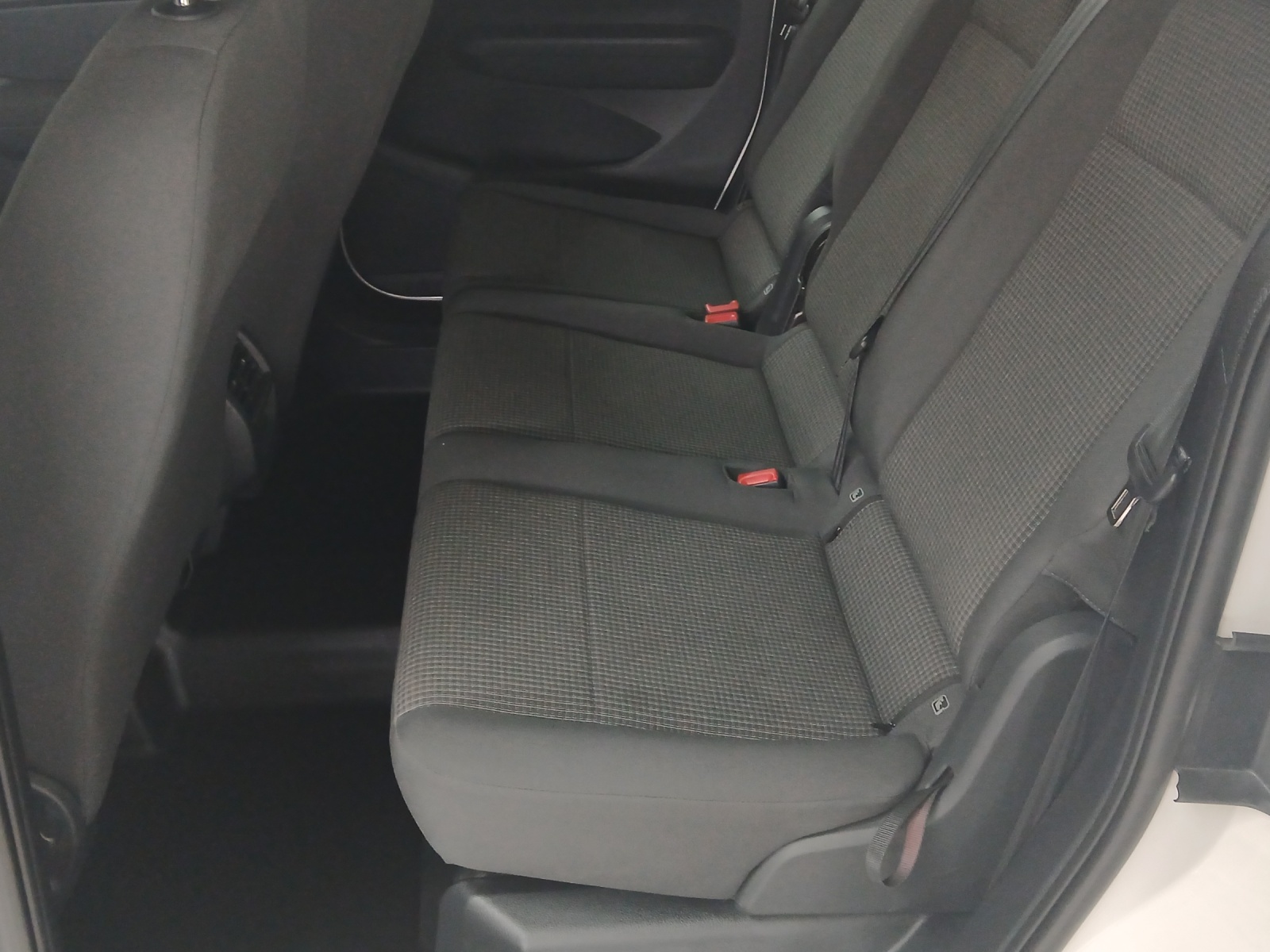 VW Caddy 2.0 TDI 4Motion-image-11