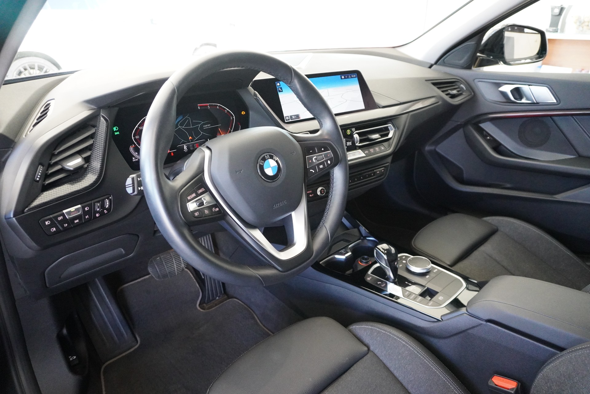 BMW 120d xDrive Steptronic Sport Line-image-12