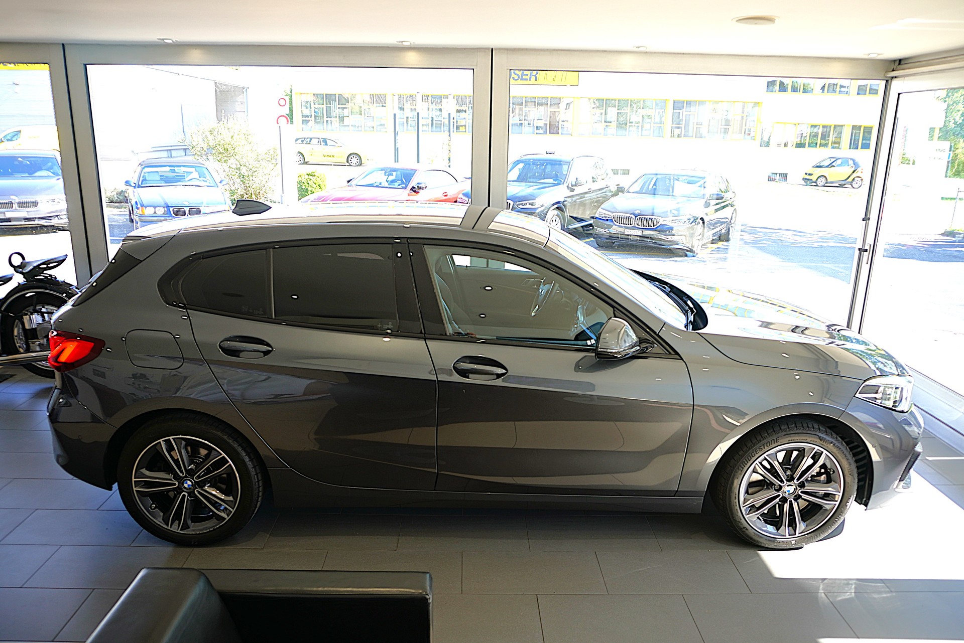 BMW 120d xDrive Steptronic Sport Line-showroom-element-3