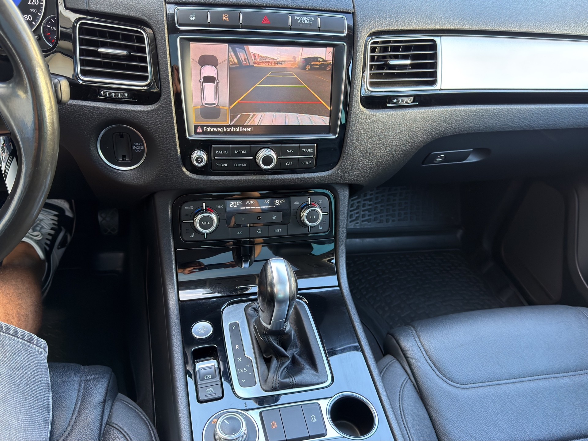 VW Touareg 3.0 TDI BlueMotion Technology Tiptronic Pano/MFK-image-14
