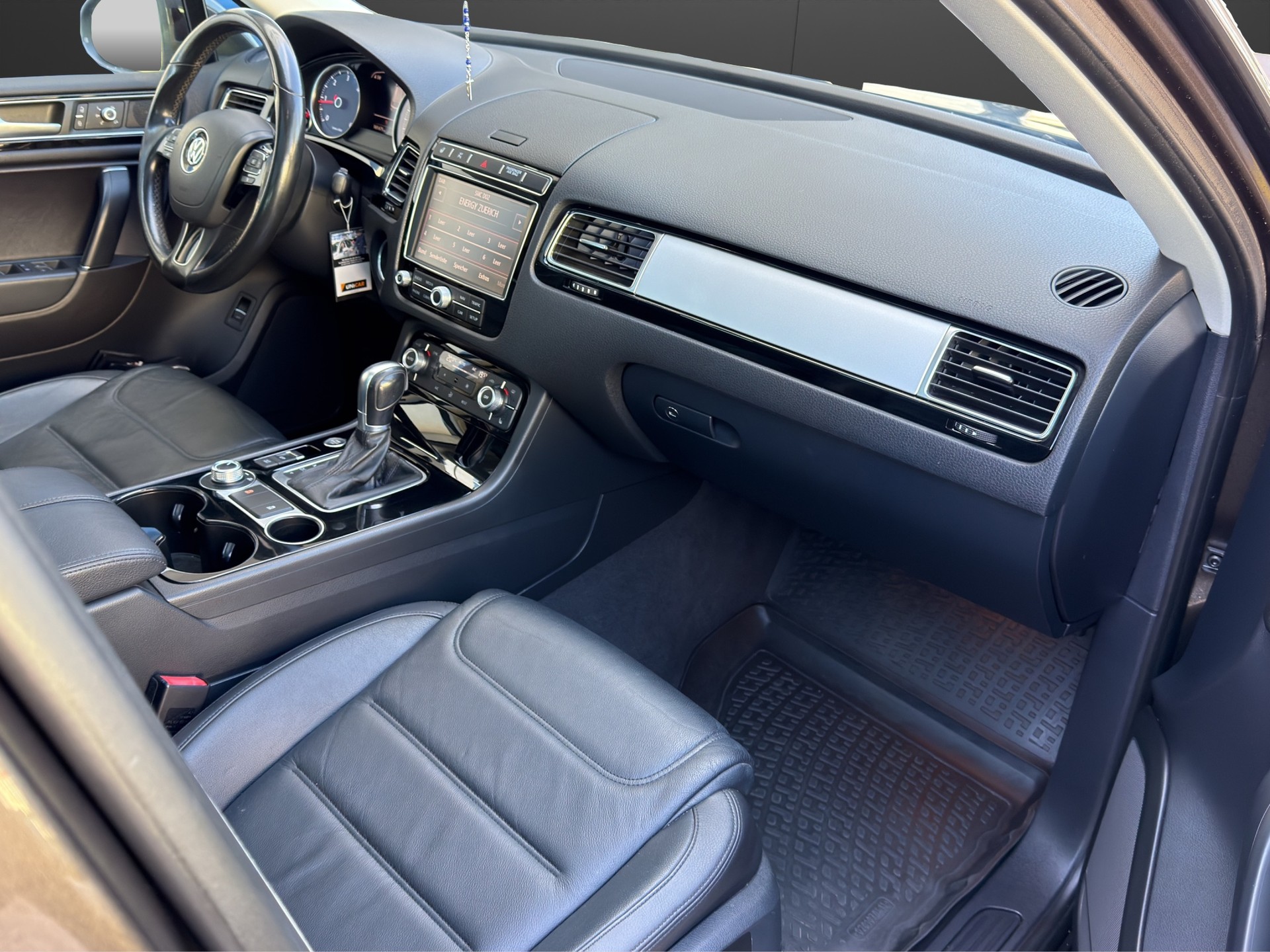 VW Touareg 3.0 TDI BlueMotion Technology Tiptronic Pano/MFK-image-12