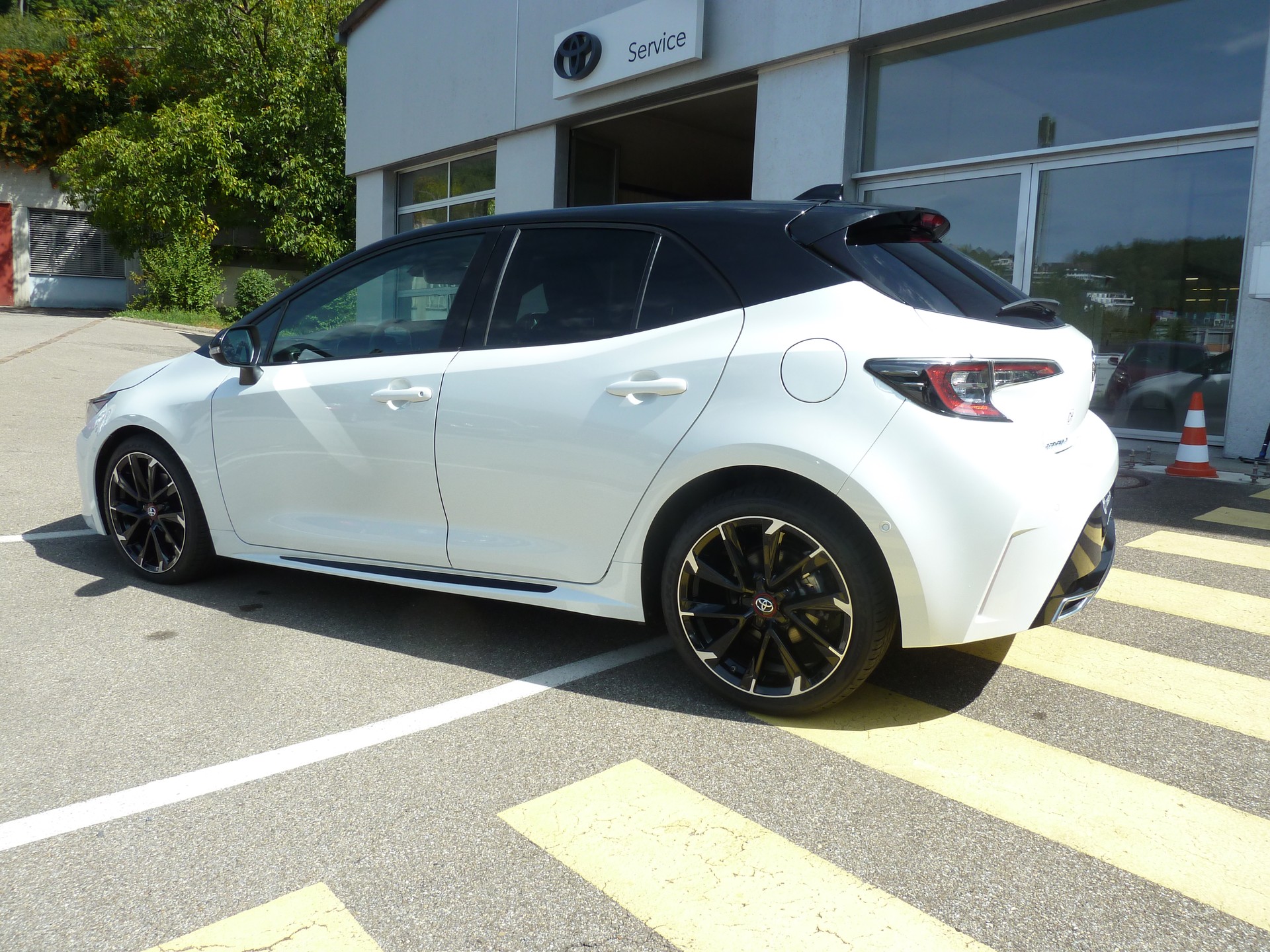 TOYOTA Corolla 2.0 HSD GR-S e-CVT-image-3