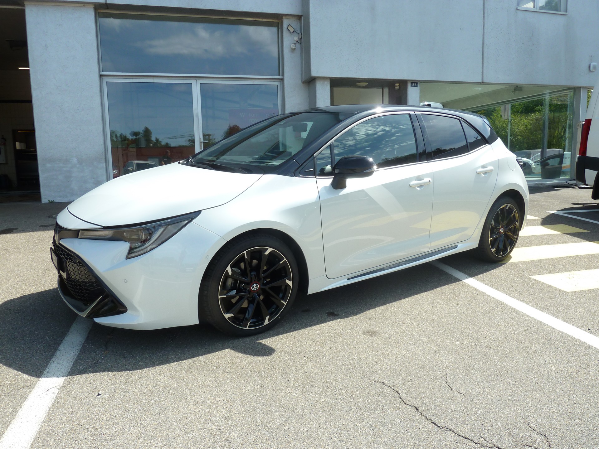 TOYOTA Corolla 2.0 HSD GR-S e-CVT-image-1