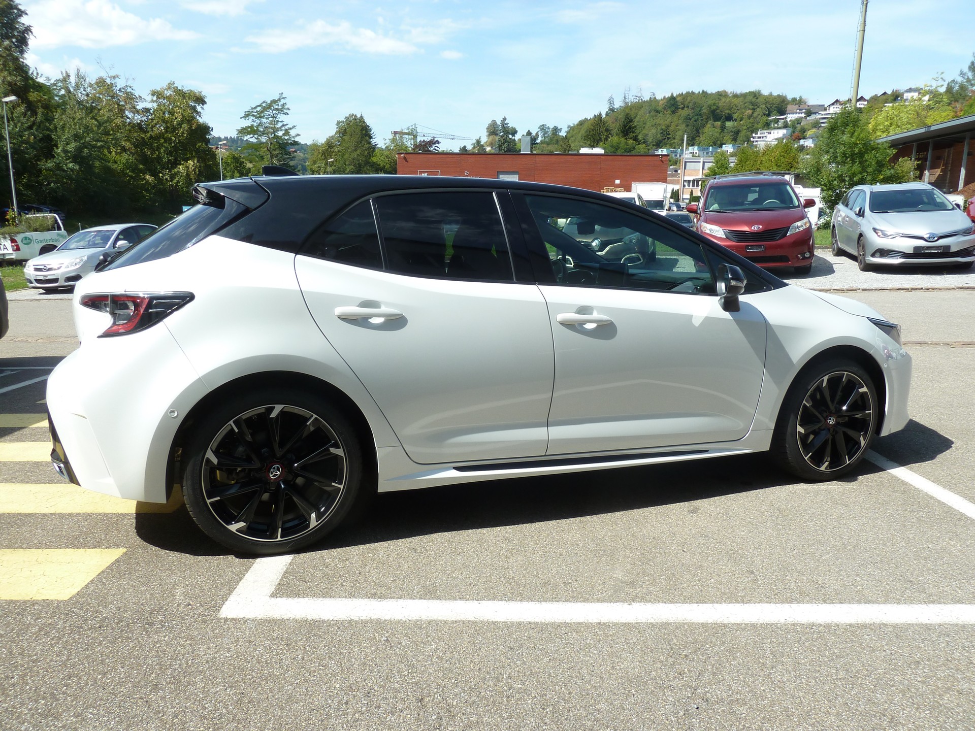 TOYOTA Corolla 2.0 HSD GR-S e-CVT-image-8