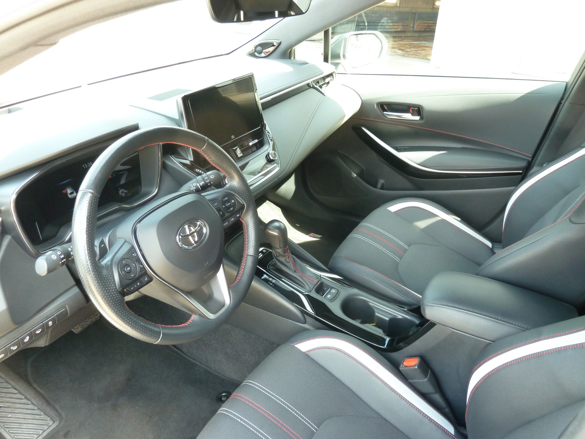 TOYOTA Corolla 2.0 HSD GR-S e-CVT-image-11