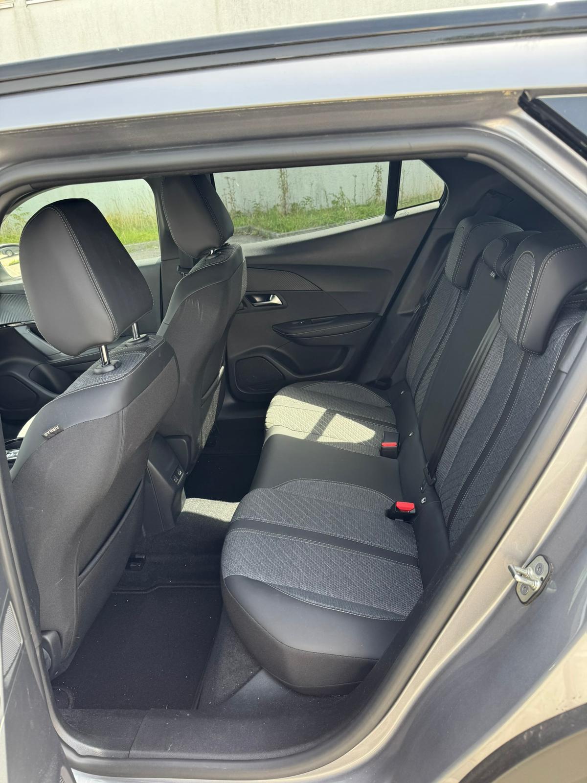 PEUGEOT 1.2 PureTech 130 Allure-image-5