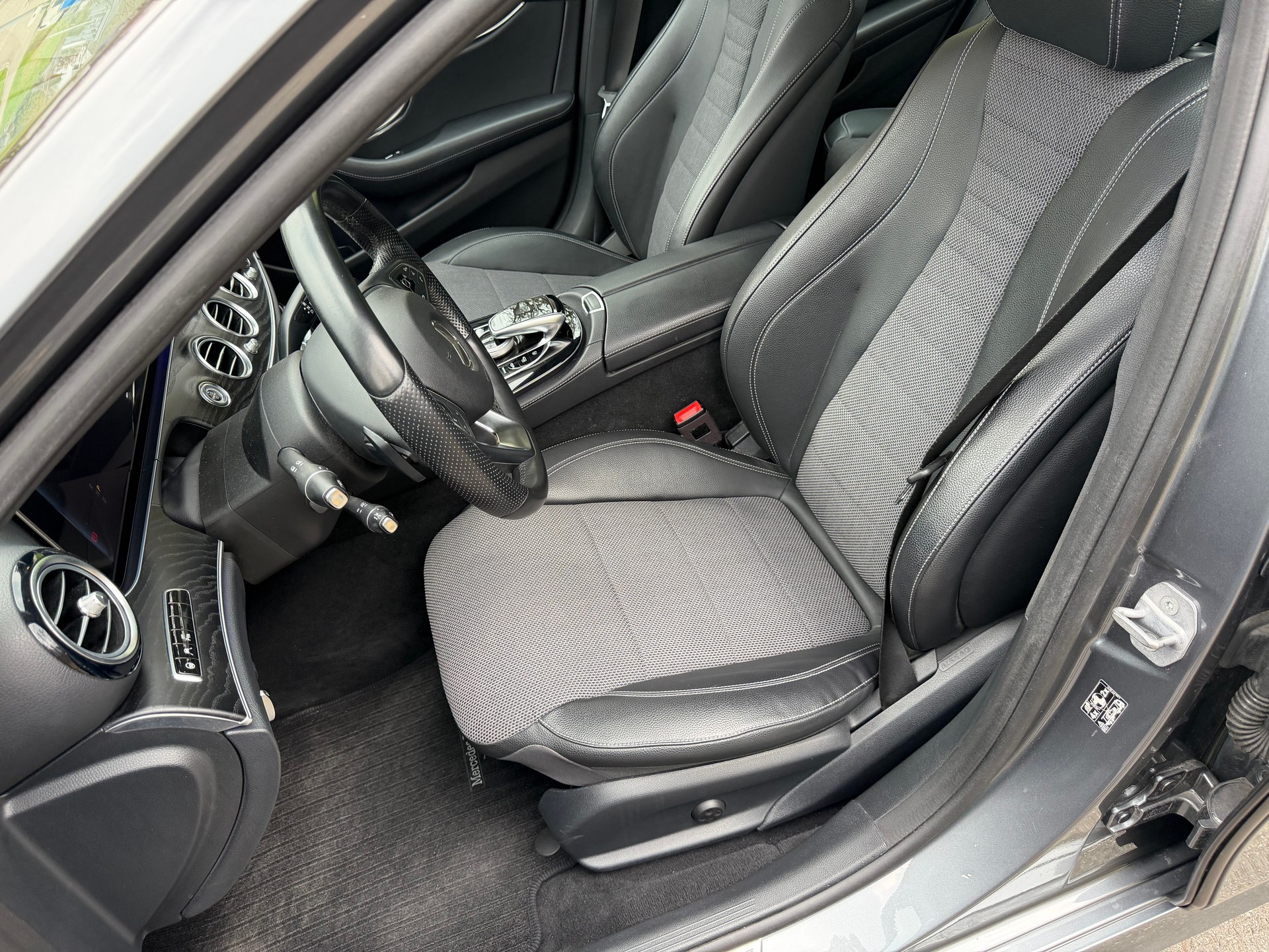 MERCEDES-BENZ E 400 AMG Line 4matic-image-5