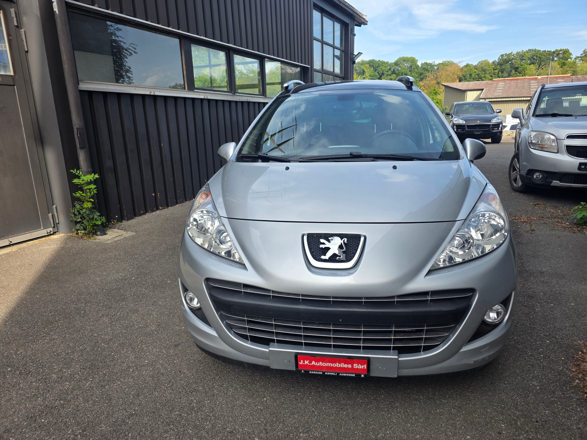 PEUGEOT 207 SW 1.6 16V Swiss Edition-image-0