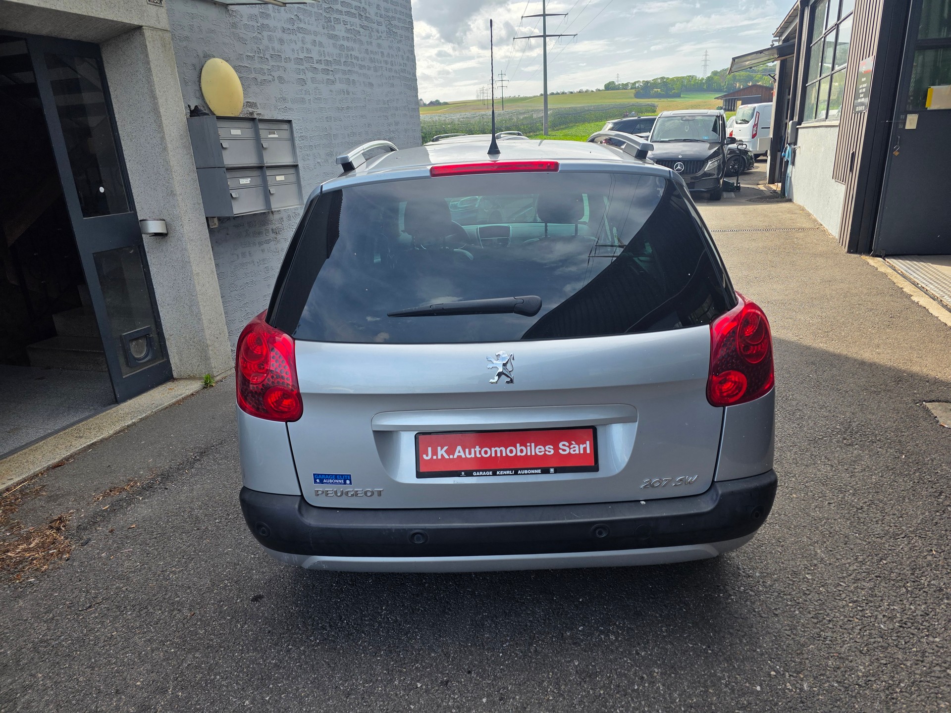 PEUGEOT 207 SW 1.6 16V Swiss Edition-image-12