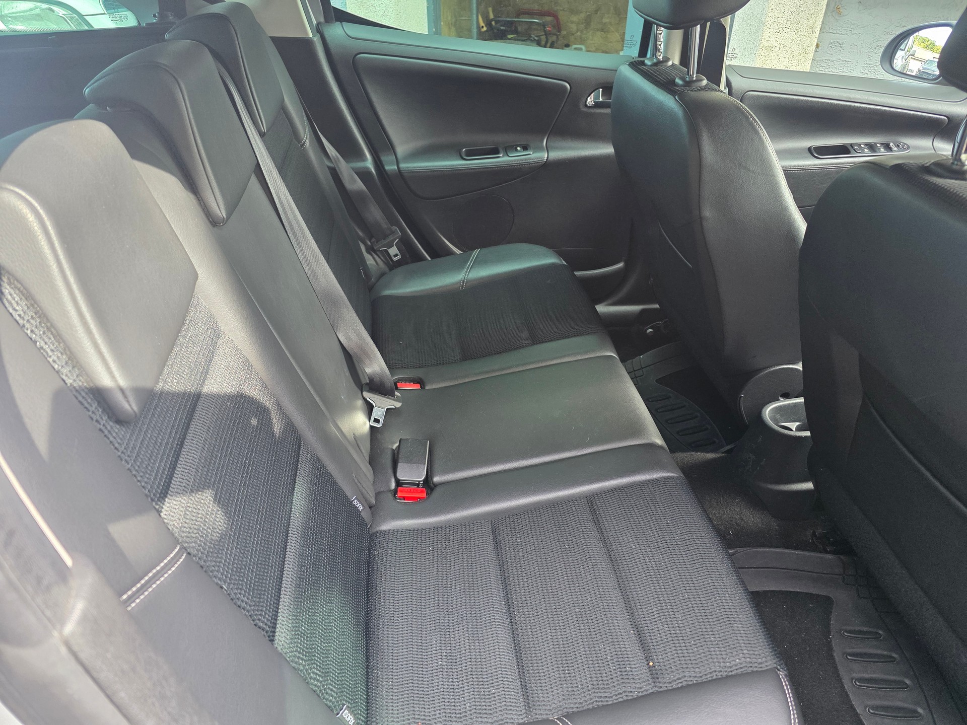 PEUGEOT 207 SW 1.6 16V Swiss Edition-image-2
