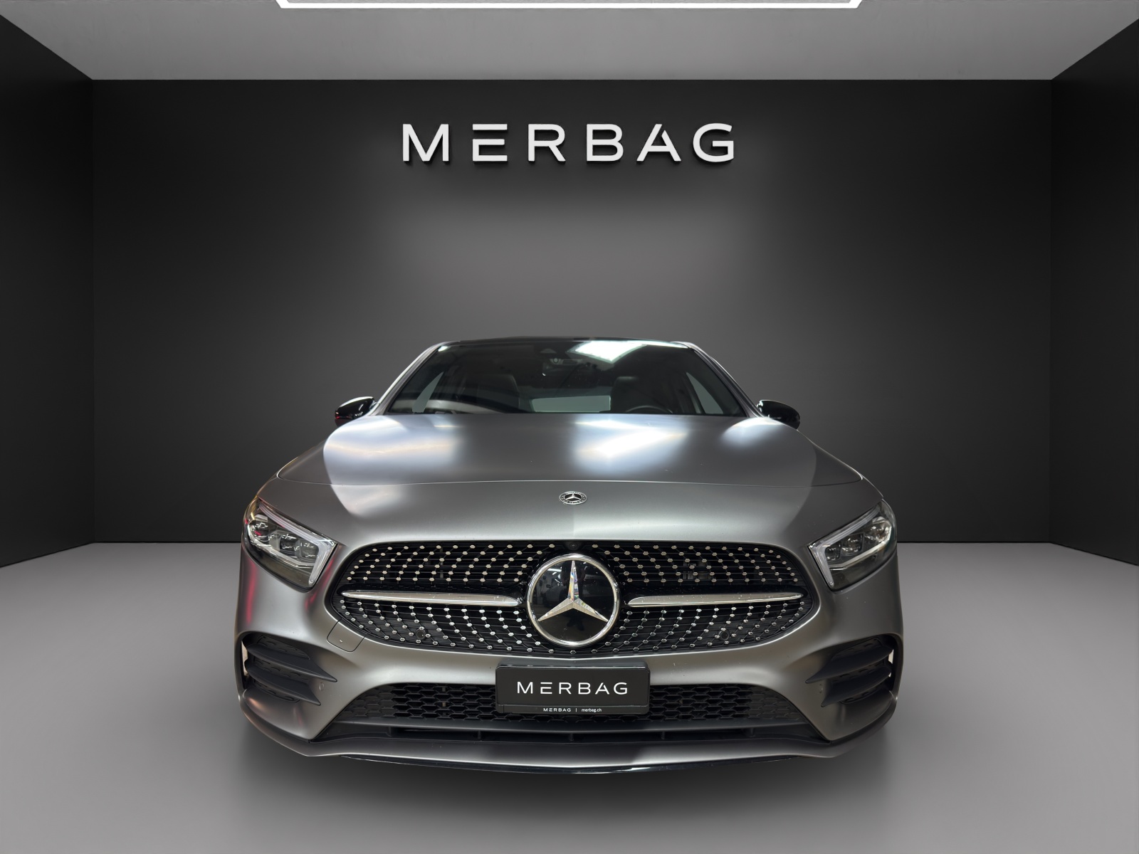 MERCEDES-BENZ A 250e AMG Line-image-6
