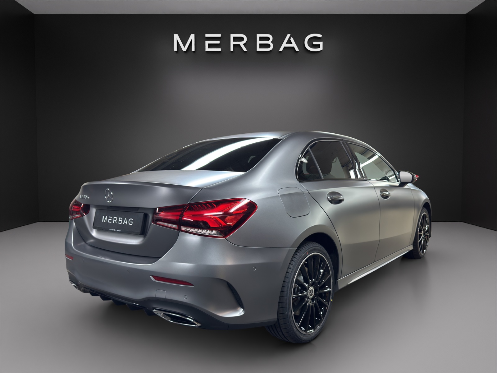 MERCEDES-BENZ A 250e AMG Line-image-4