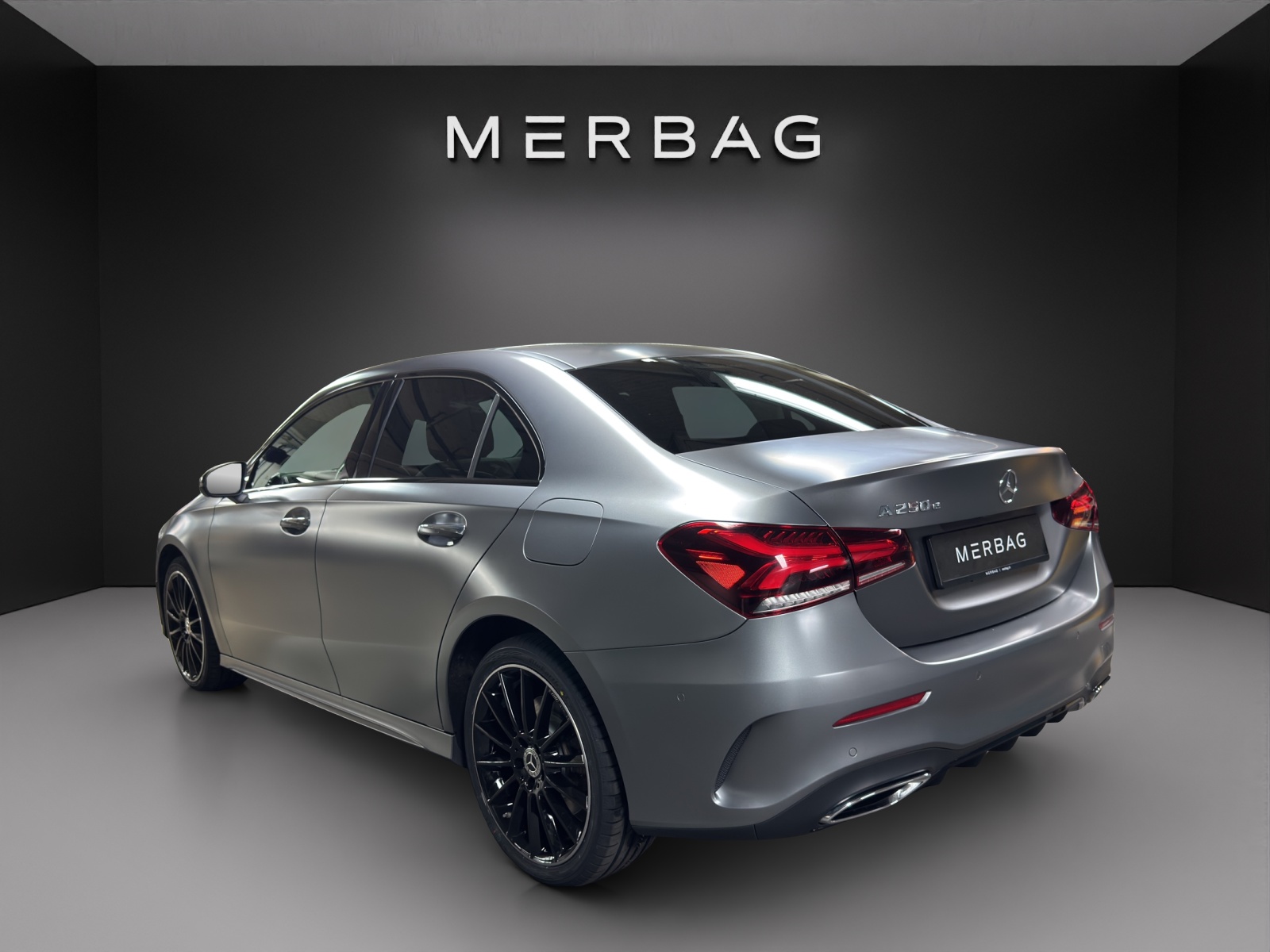 MERCEDES-BENZ A 250e AMG Line-image-2