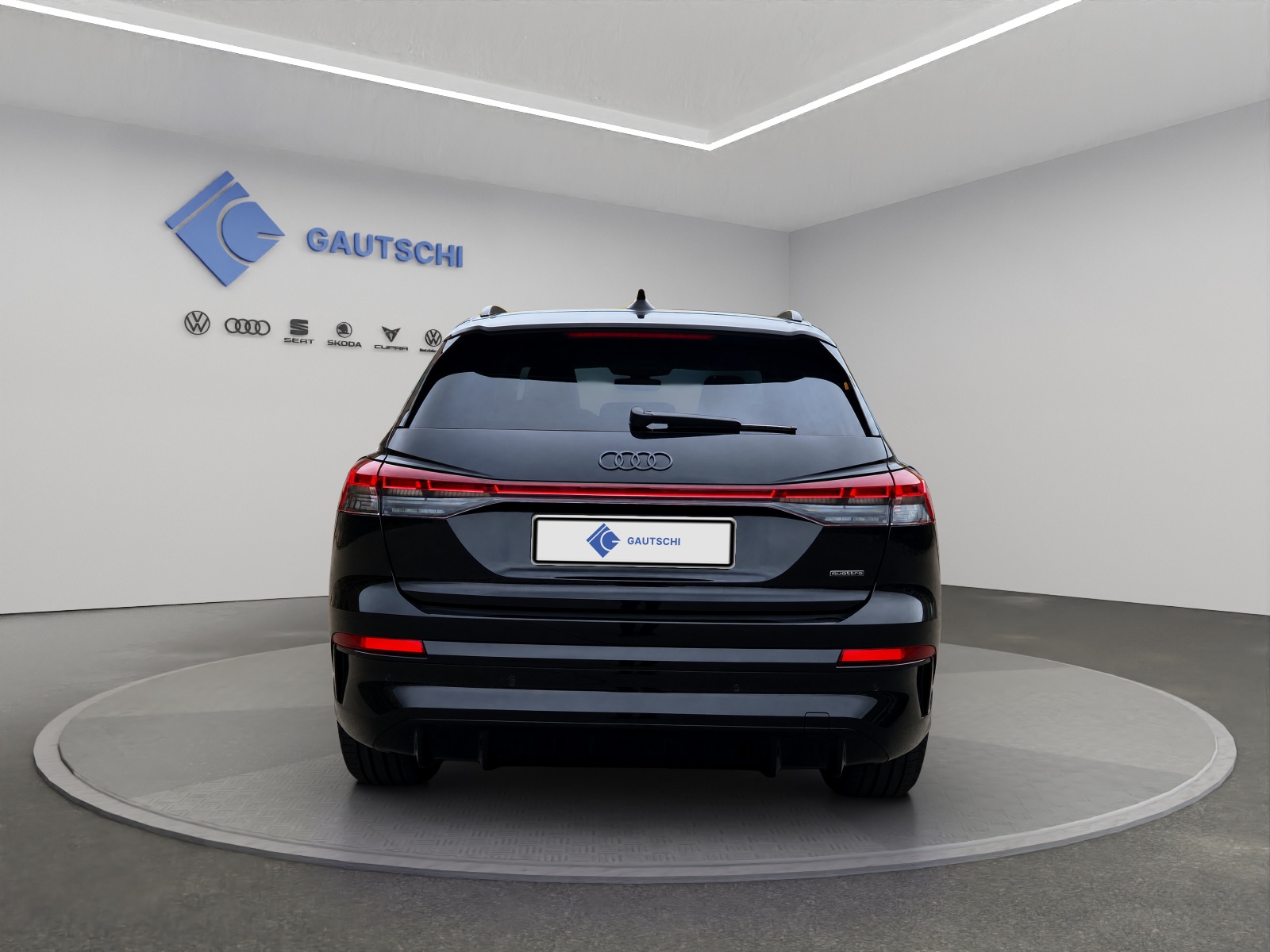 AUDI Q4 e-tron SUV quattro performance Swiss Ski-image-3