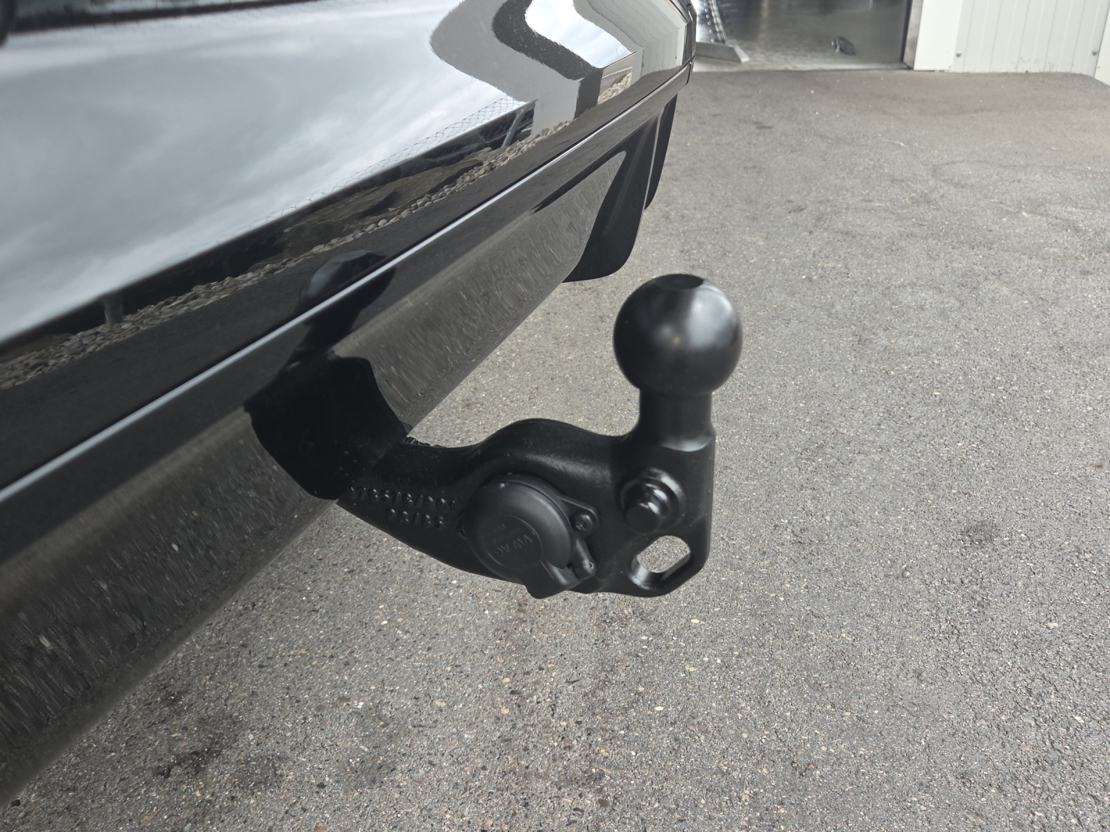 AUDI Q4 e-tron SUV quattro performance Swiss Ski-image-10