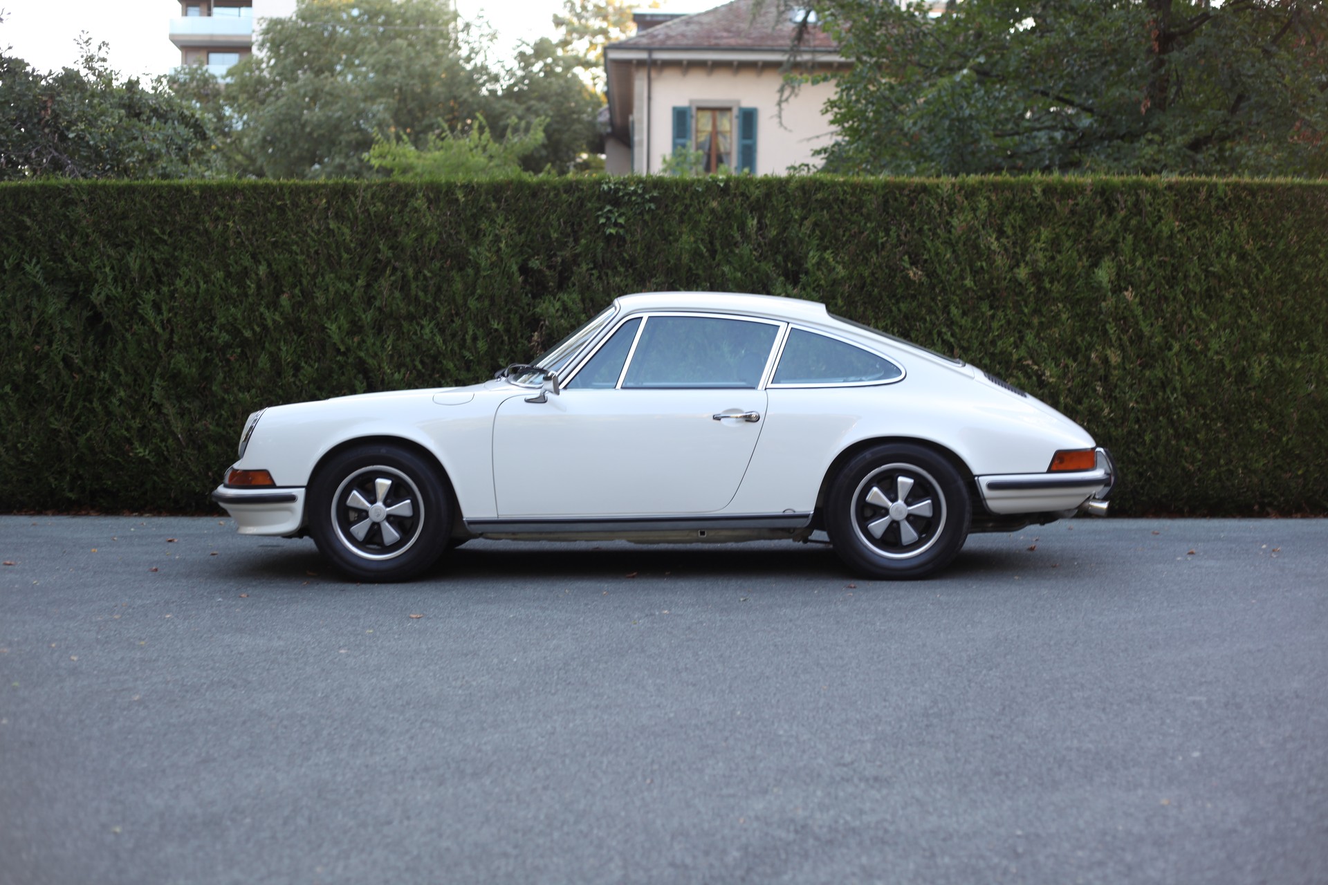 PORSCHE 2.4S-image-1