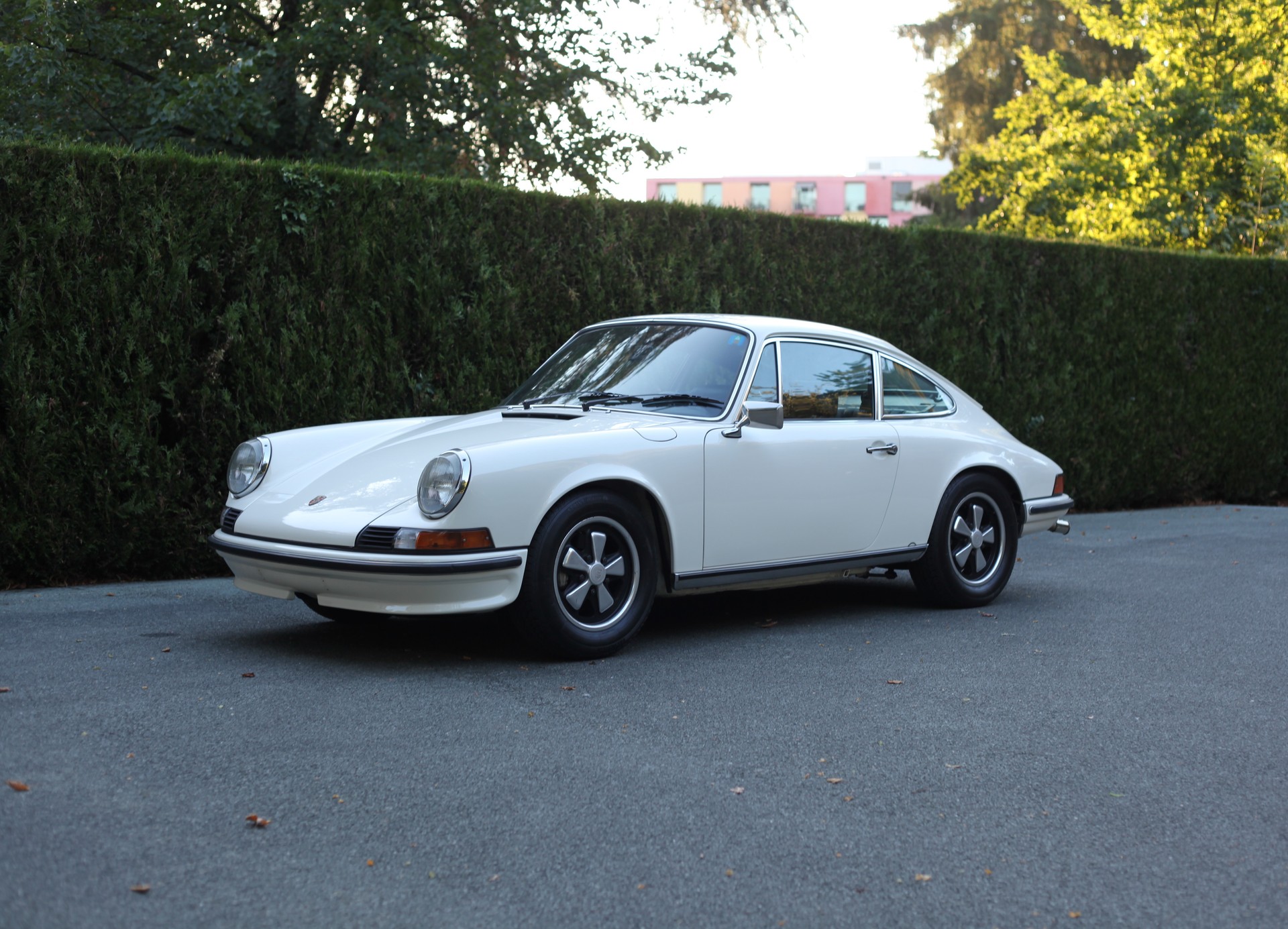 PORSCHE 2.4S-image-0