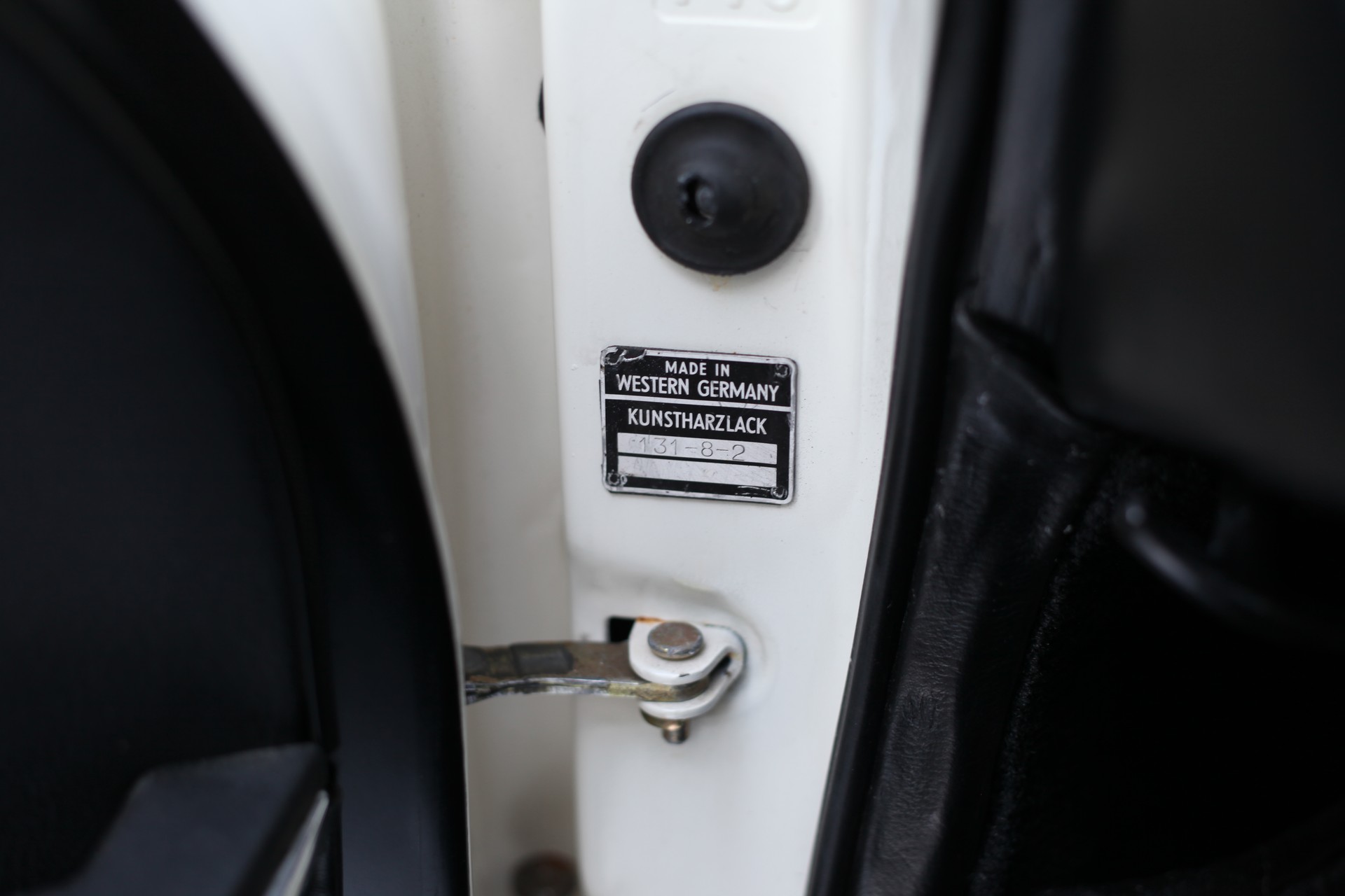 PORSCHE 2.4S-image-14