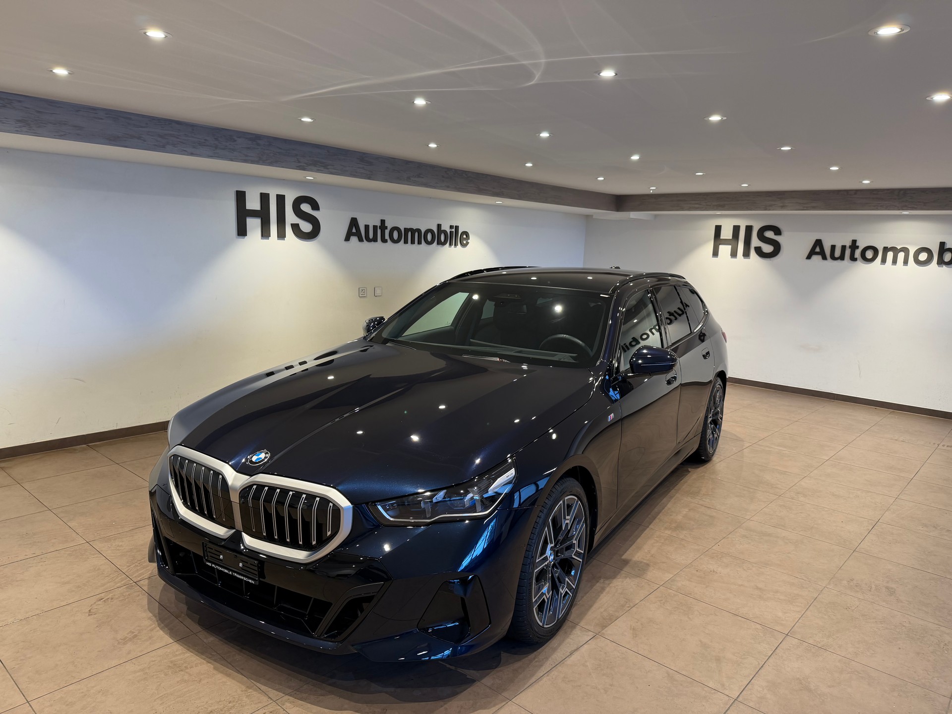 BMW 540d xDrive Touring MSport-showroom-element-1