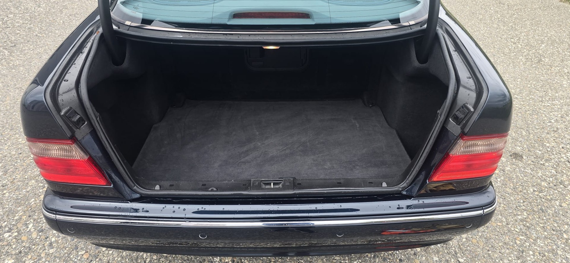 MERCEDES-BENZ E 280 Avantgarde 4-Matic Automatic-image-7