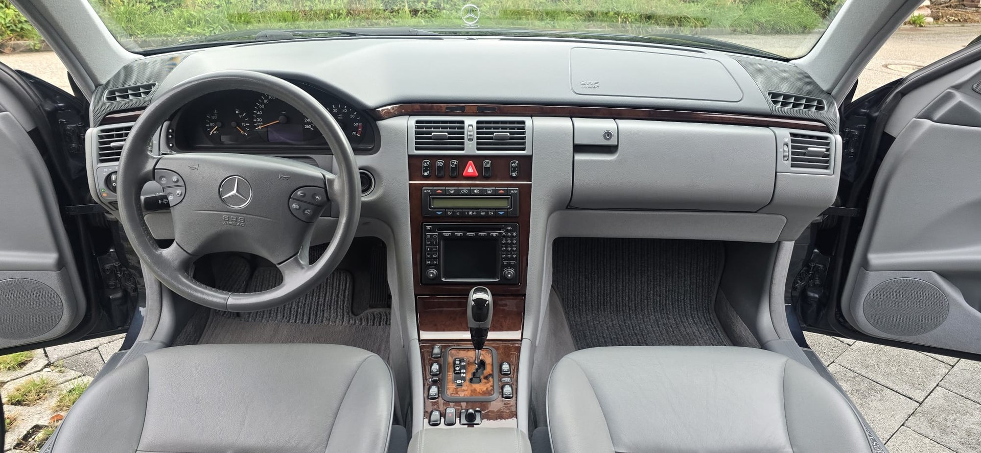 MERCEDES-BENZ E 280 Avantgarde 4-Matic Automatic-image-11