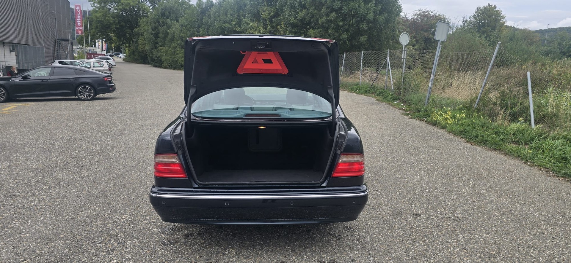 MERCEDES-BENZ E 280 Avantgarde 4-Matic Automatic-image-6