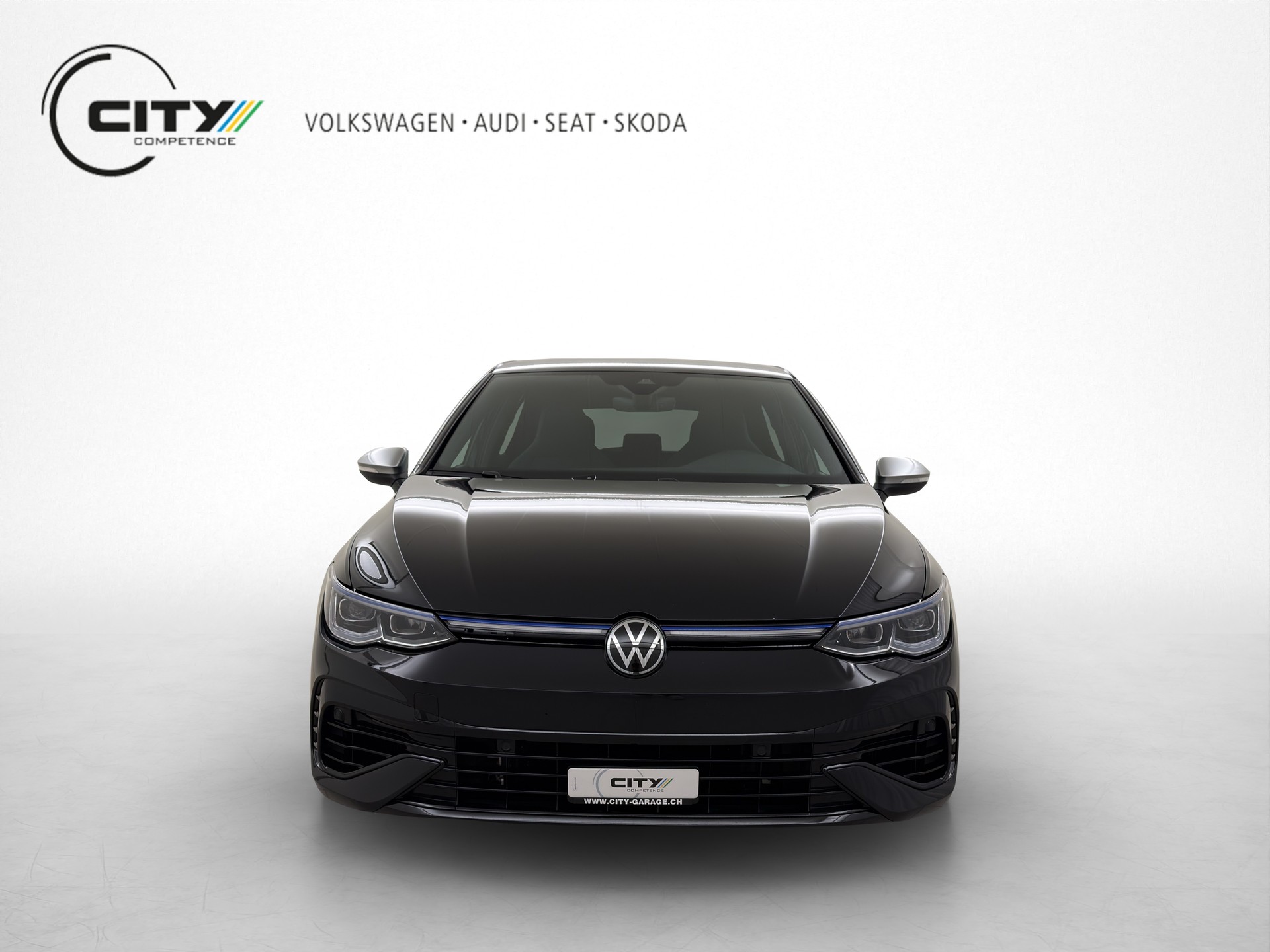 VW Golf 8 2.0 TSI R DSG 4motion-image-1