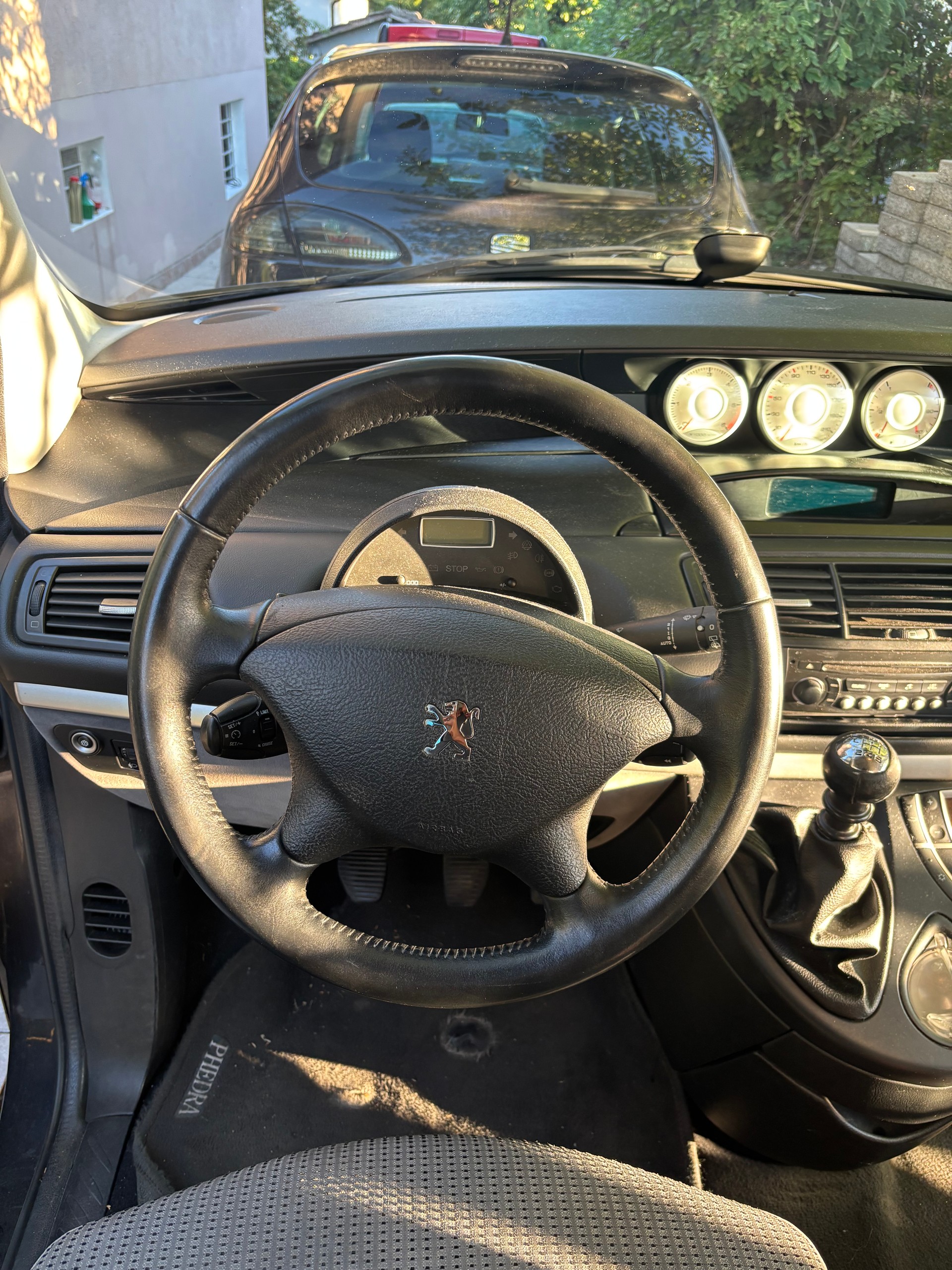 PEUGEOT 807 2.0 16V HDi Allure-image-10