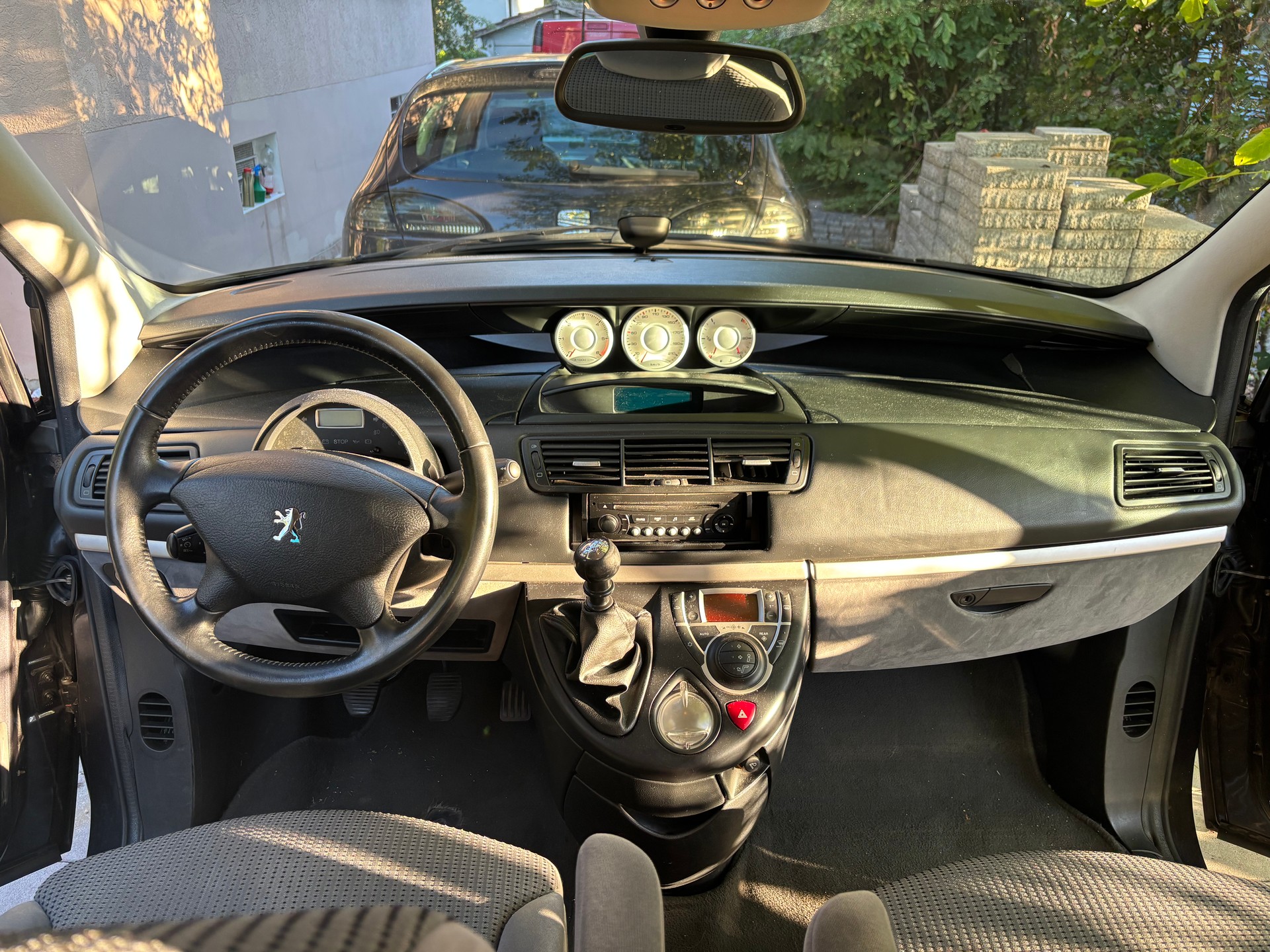 PEUGEOT 807 2.0 16V HDi Allure-image-9