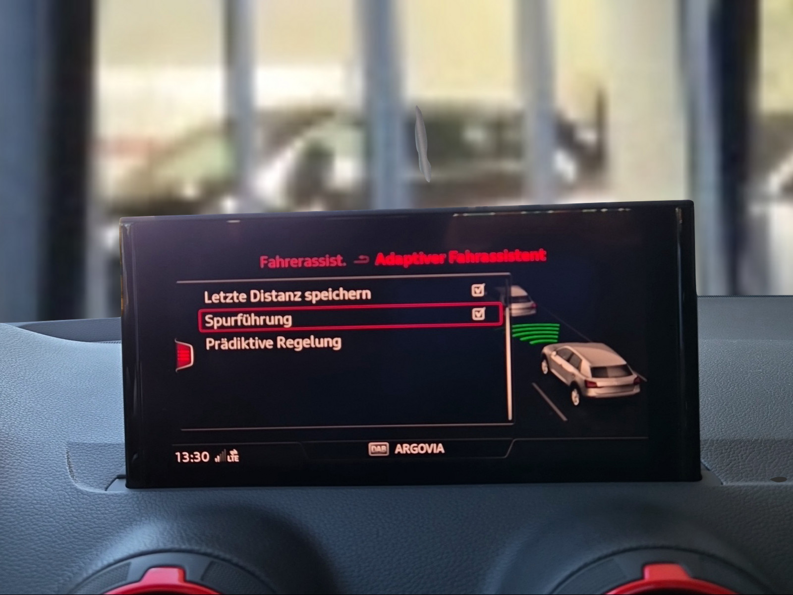 AUDI Q2 40 TFSI S line Attraction quattro S-tronic Daytonagrau Perleffekt-image-15