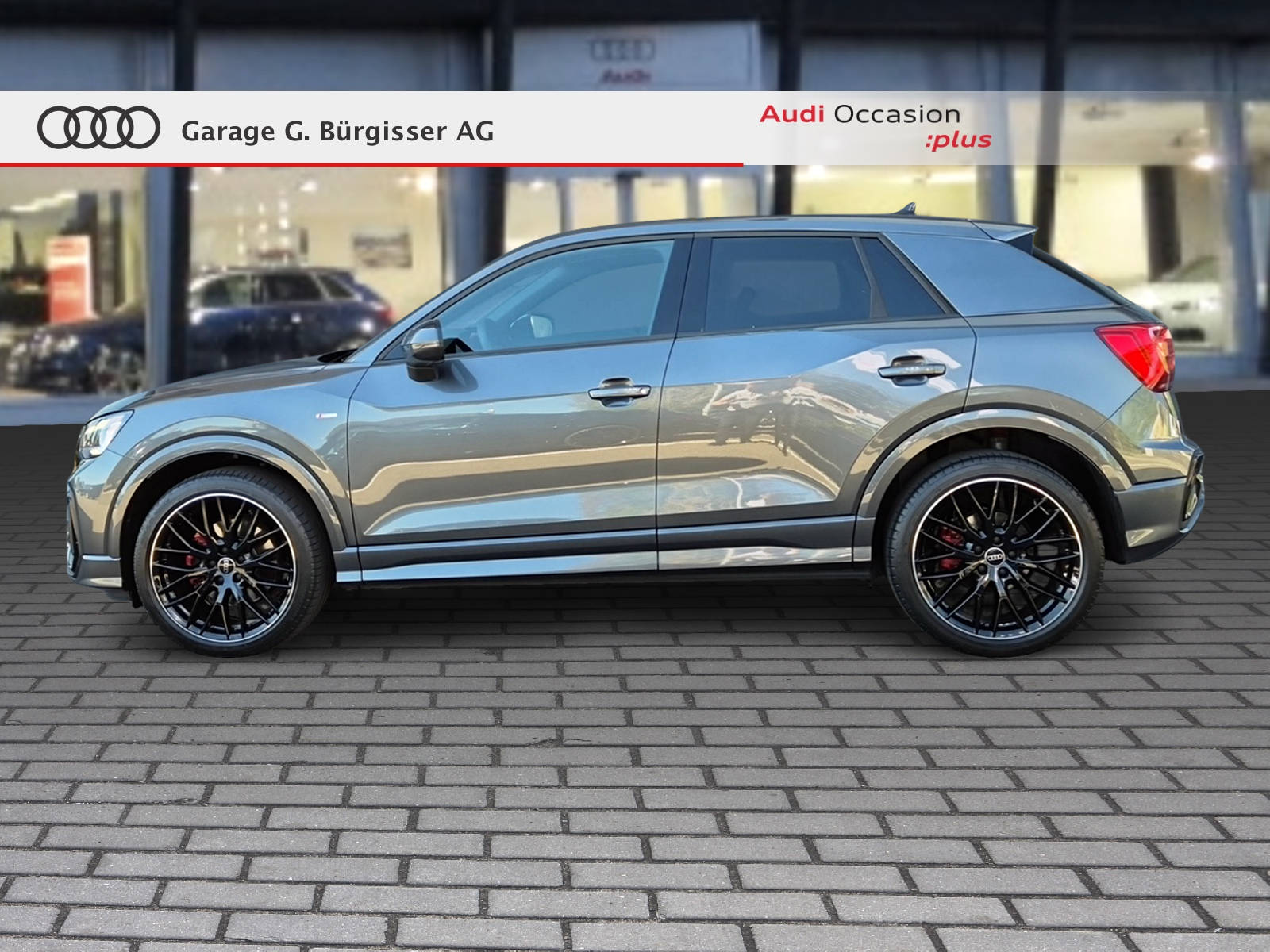AUDI Q2 40 TFSI S line Attraction quattro S-tronic Daytonagrau Perleffekt-image-2