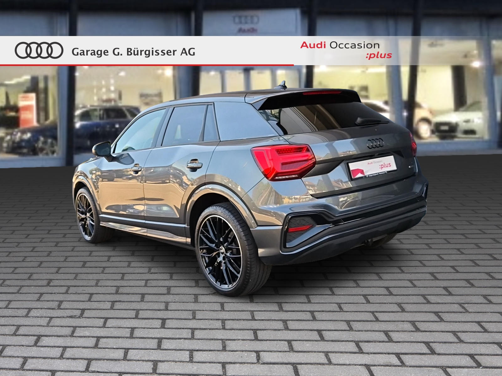 AUDI Q2 40 TFSI S line Attraction quattro S-tronic Daytonagrau Perleffekt-image-3