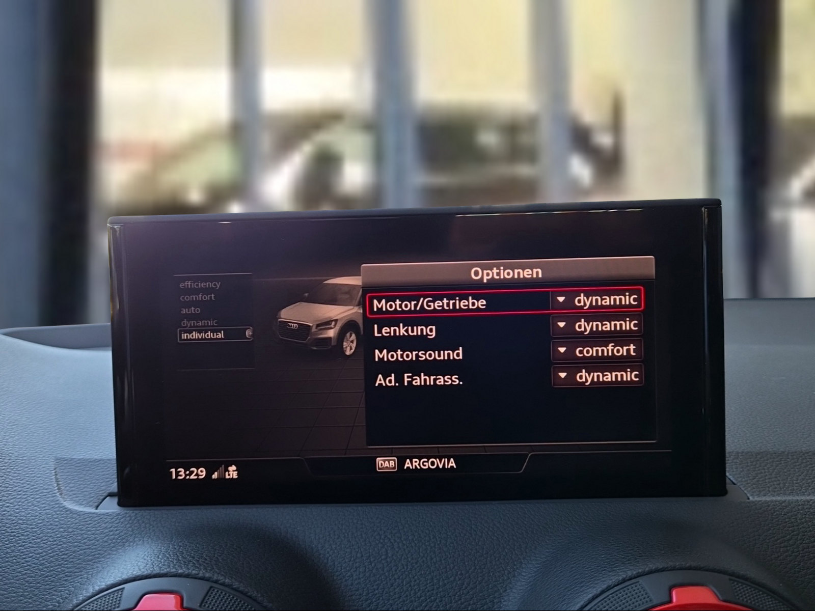 AUDI Q2 40 TFSI S line Attraction quattro S-tronic Daytonagrau Perleffekt-image-14