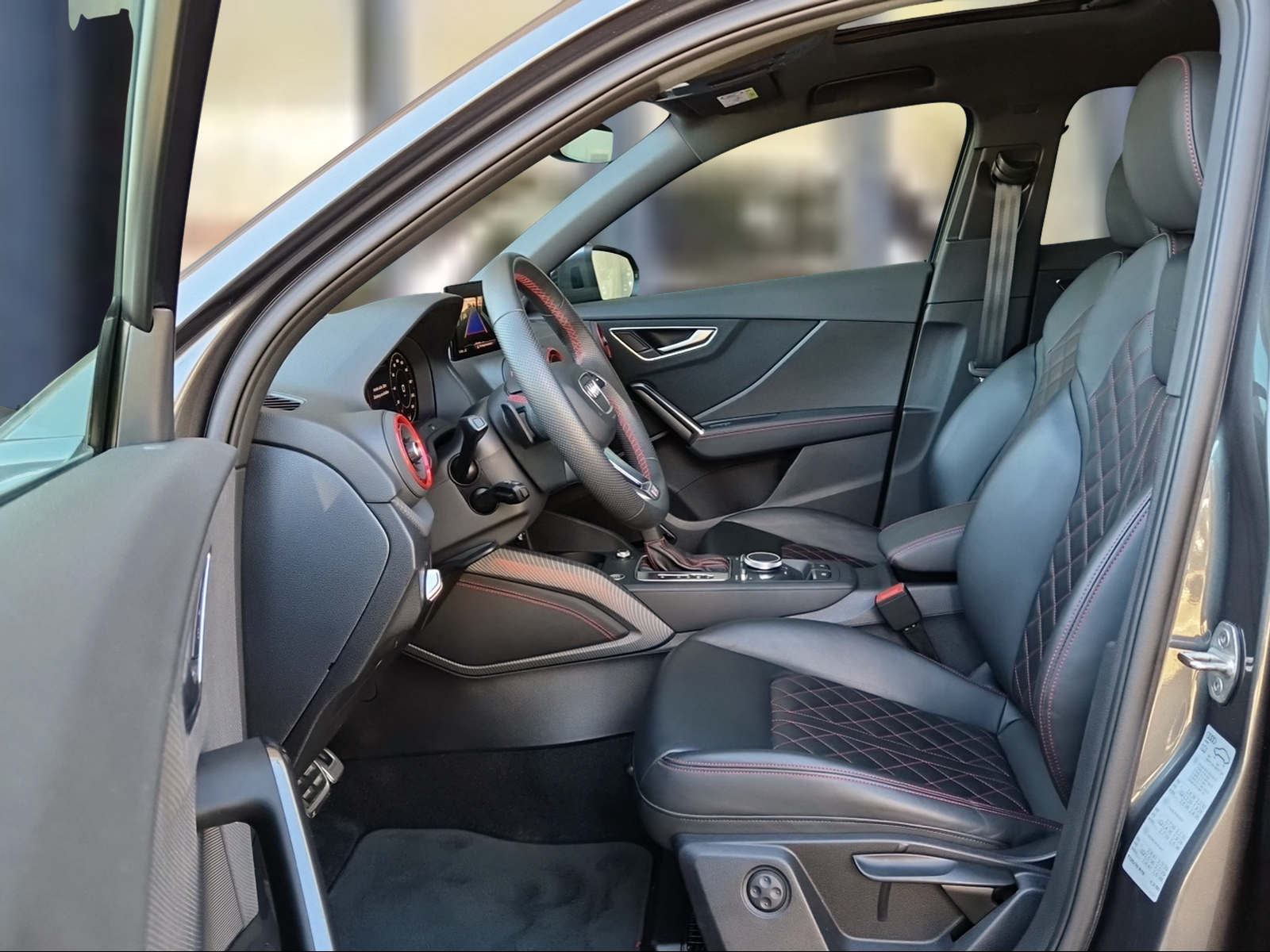 AUDI Q2 40 TFSI S line Attraction quattro S-tronic Daytonagrau Perleffekt-image-8