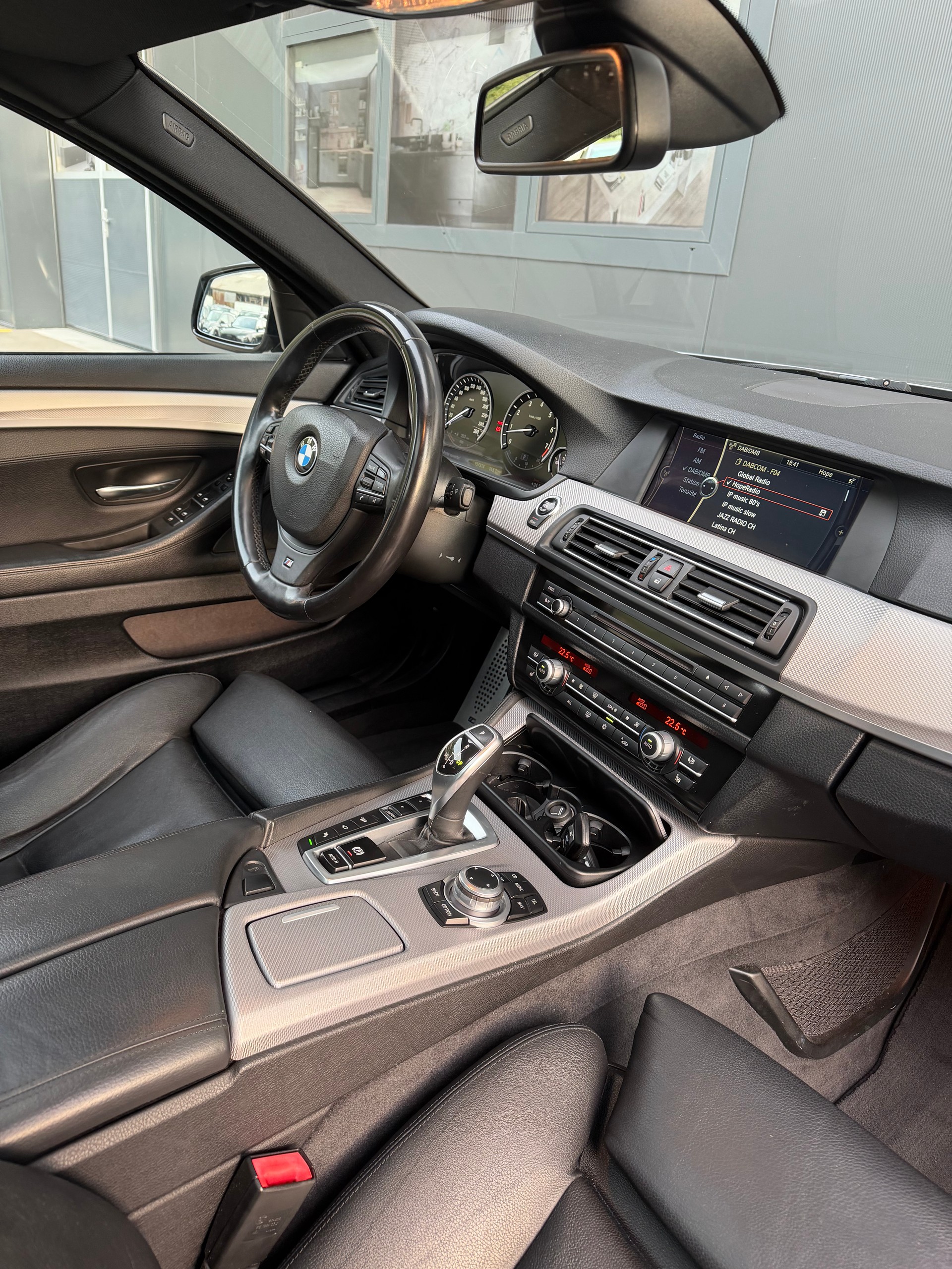 BMW 535i xDrive Pack-M Touring Steptronic-image-11