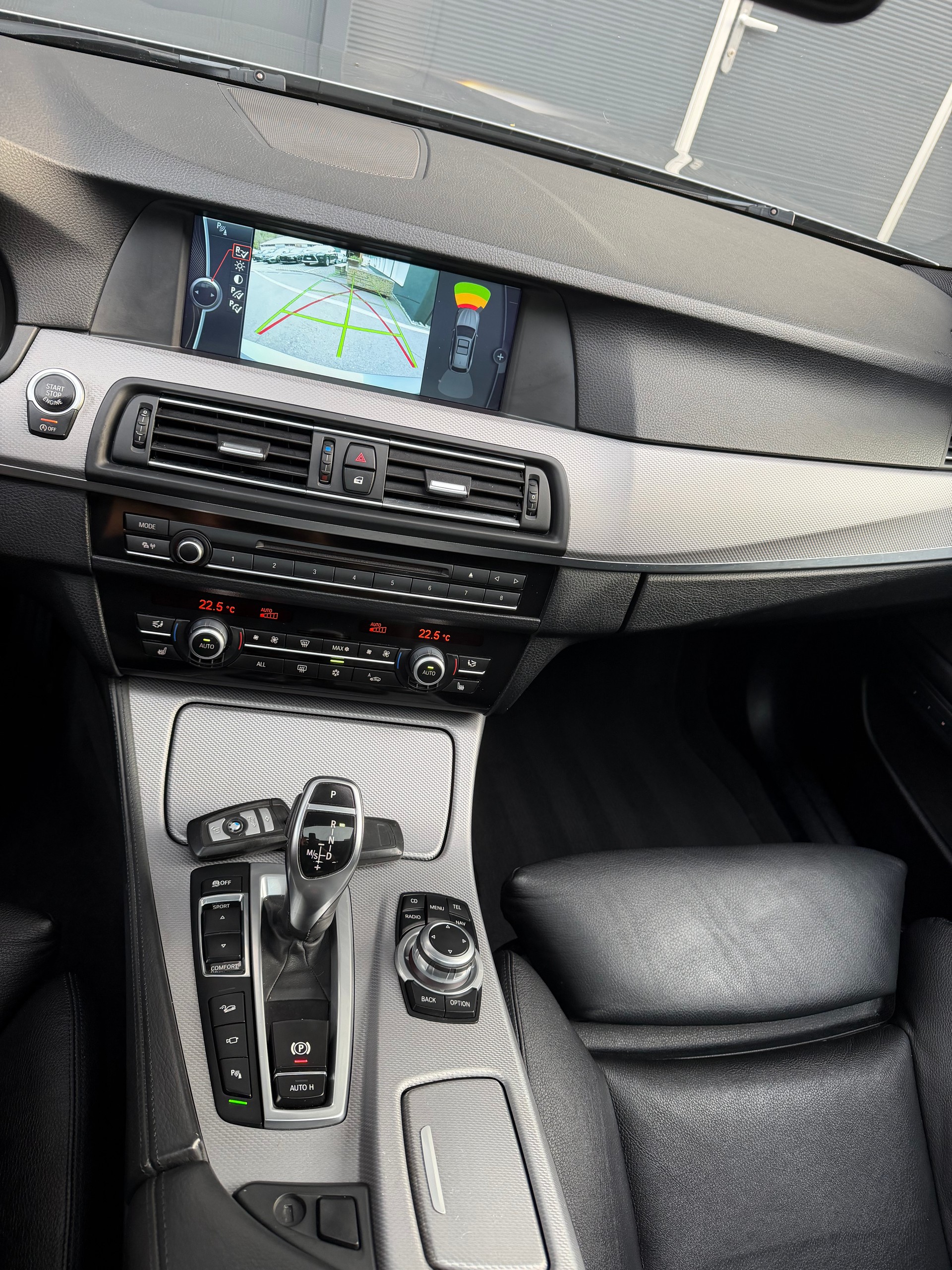 BMW 535i xDrive Pack-M Touring Steptronic-image-13