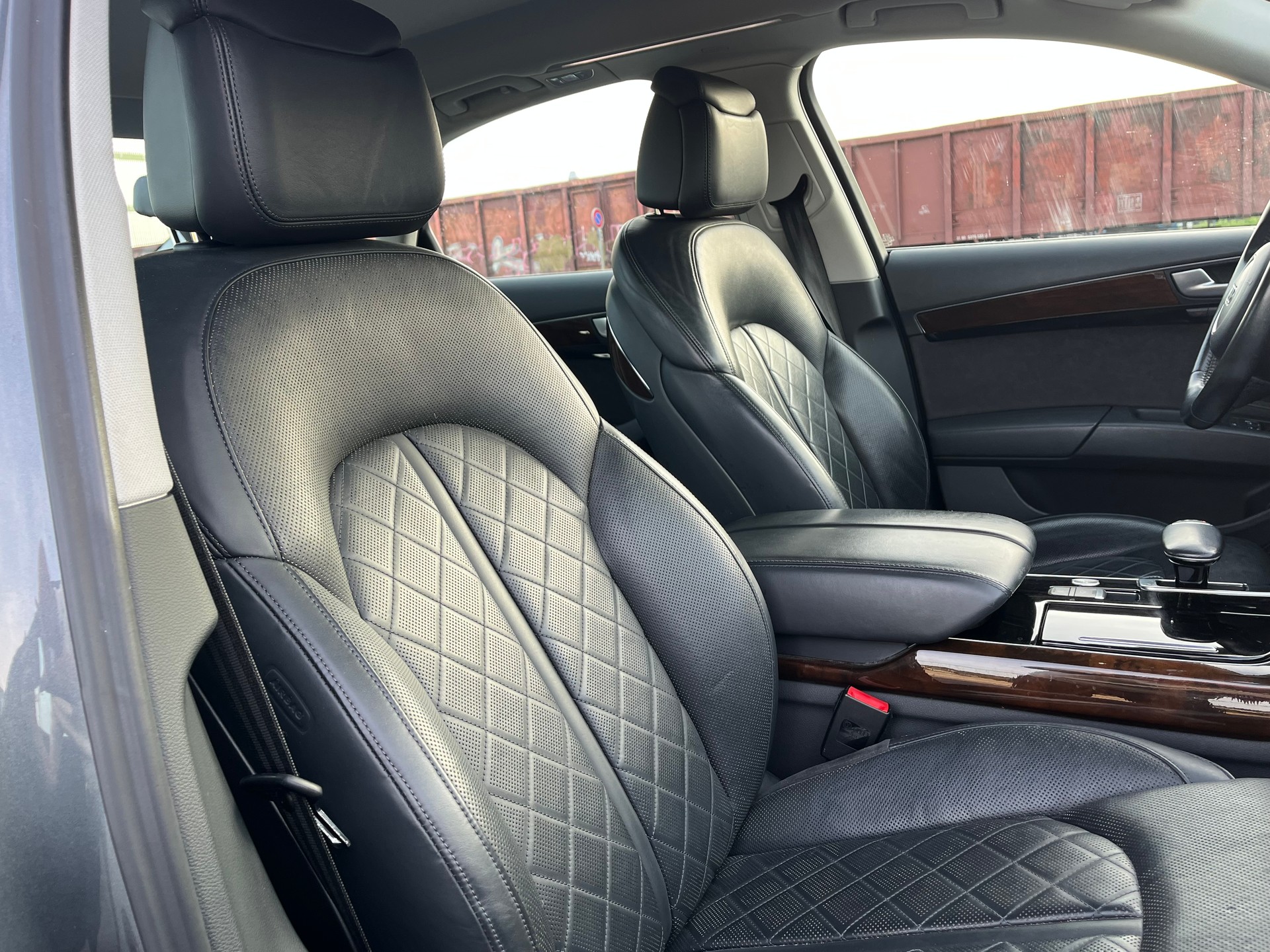 AUDI A8 3.0 TDI quattro tiptronic-image-15
