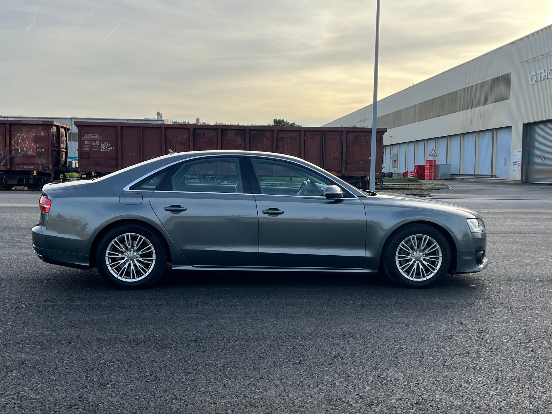AUDI A8 3.0 TDI quattro tiptronic-image-5