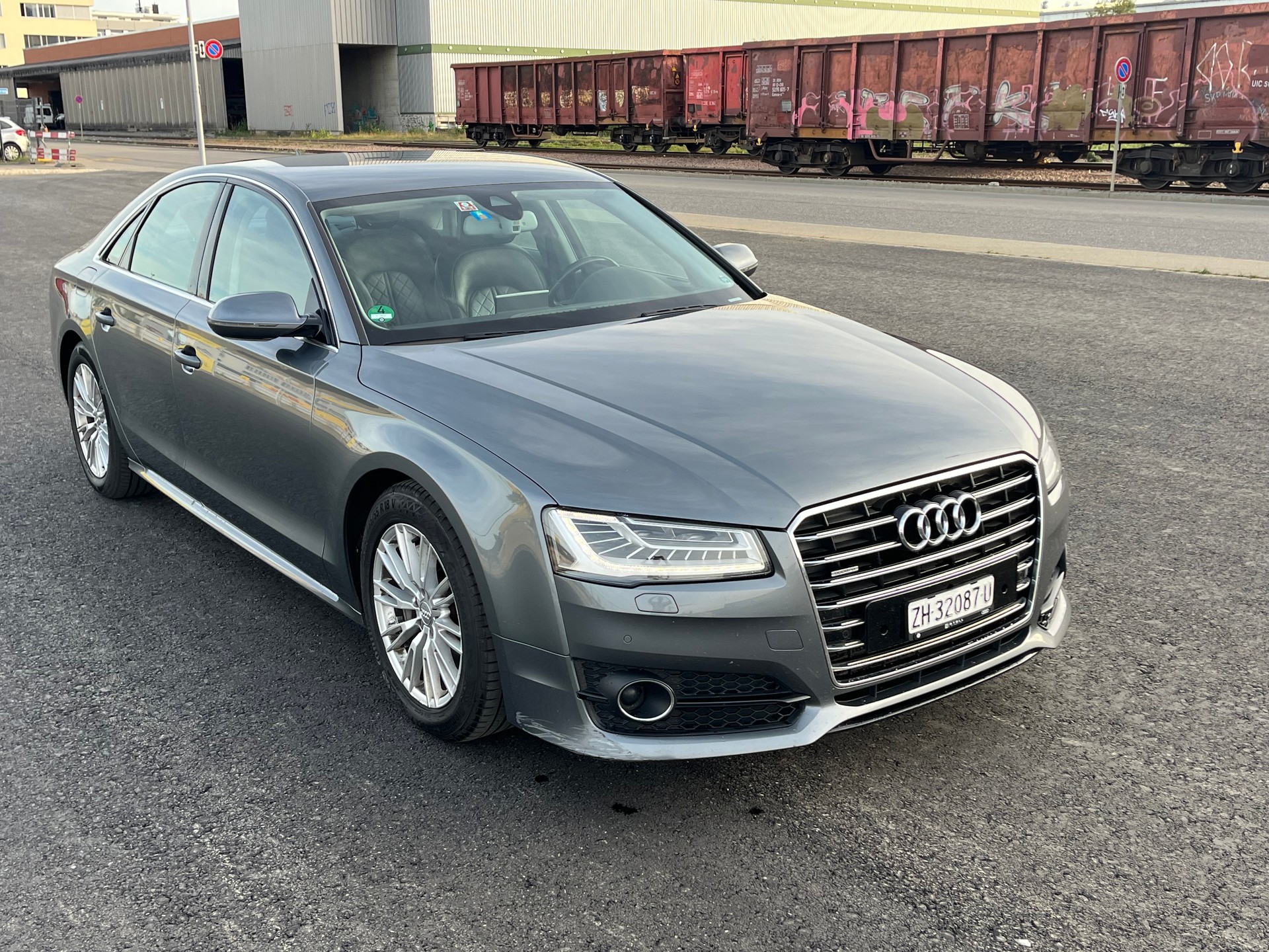 AUDI A8 3.0 TDI quattro tiptronic-image-1